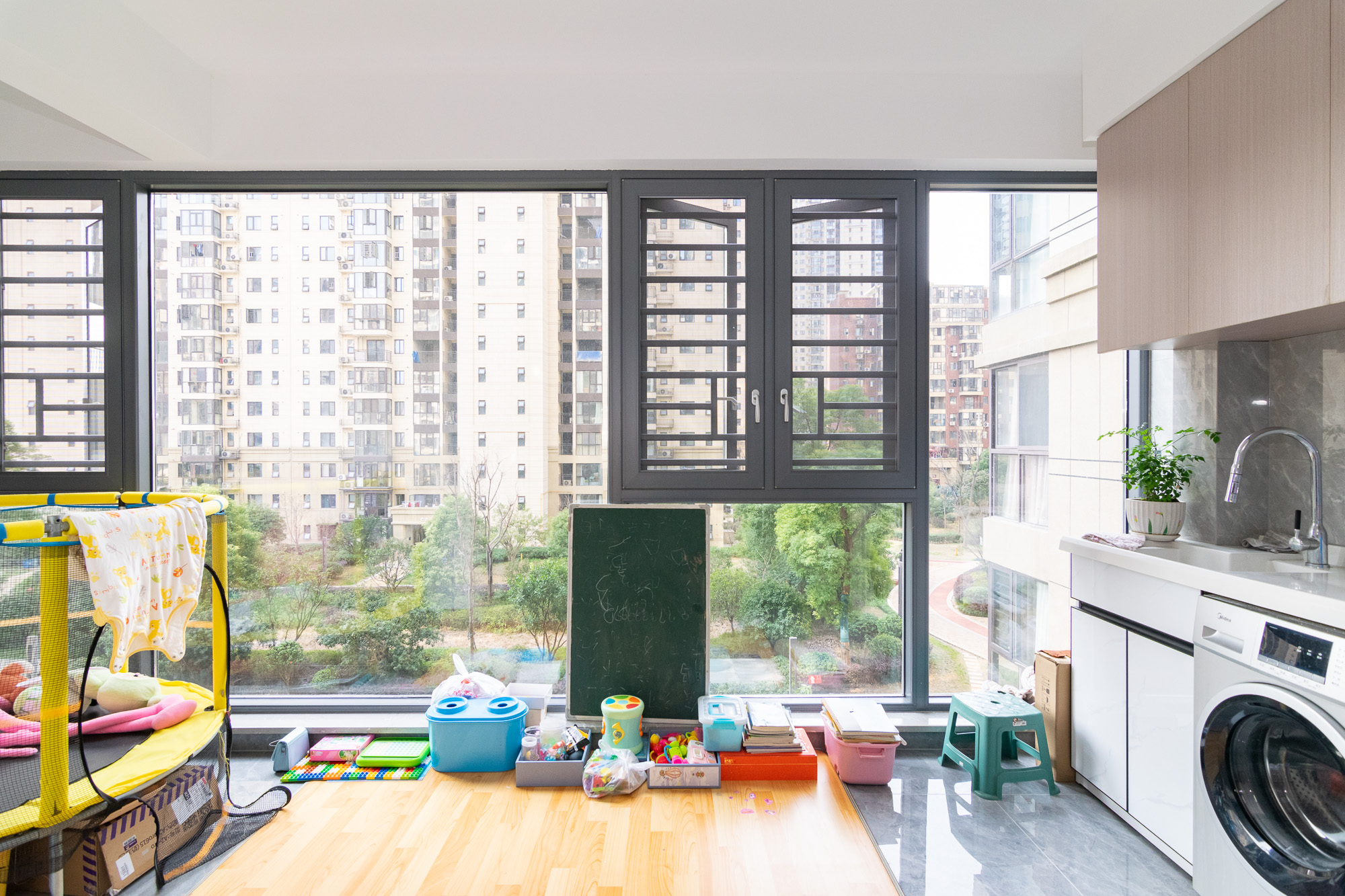 新华联梦想城  4室2厅1卫    108.0万 新华联梦想城  4室2厅1卫    108.0万阳台