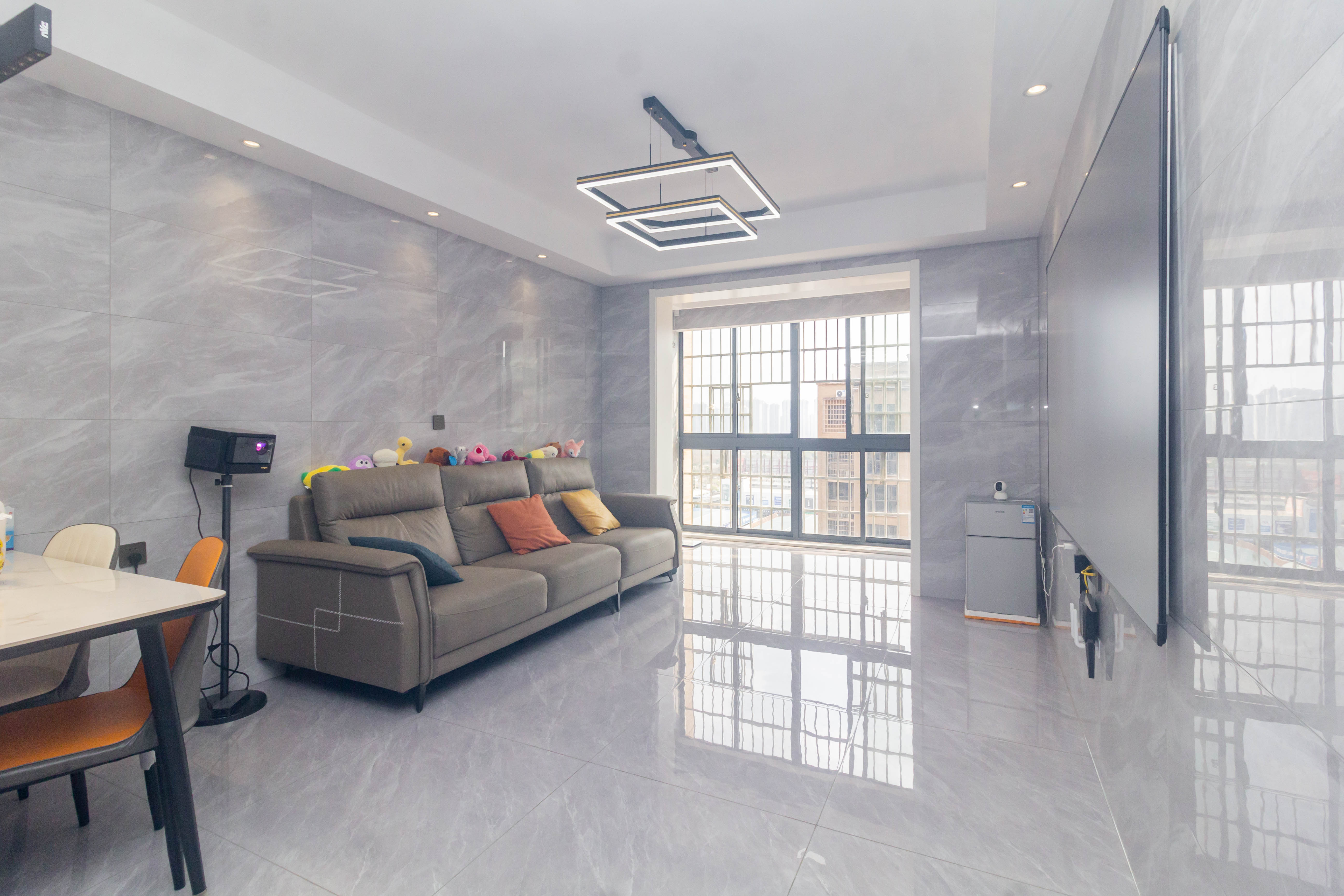 东岸梅园小区 3室1厅1卫 63.8万 东岸梅园小区 3室1厅1卫 63.8万客厅