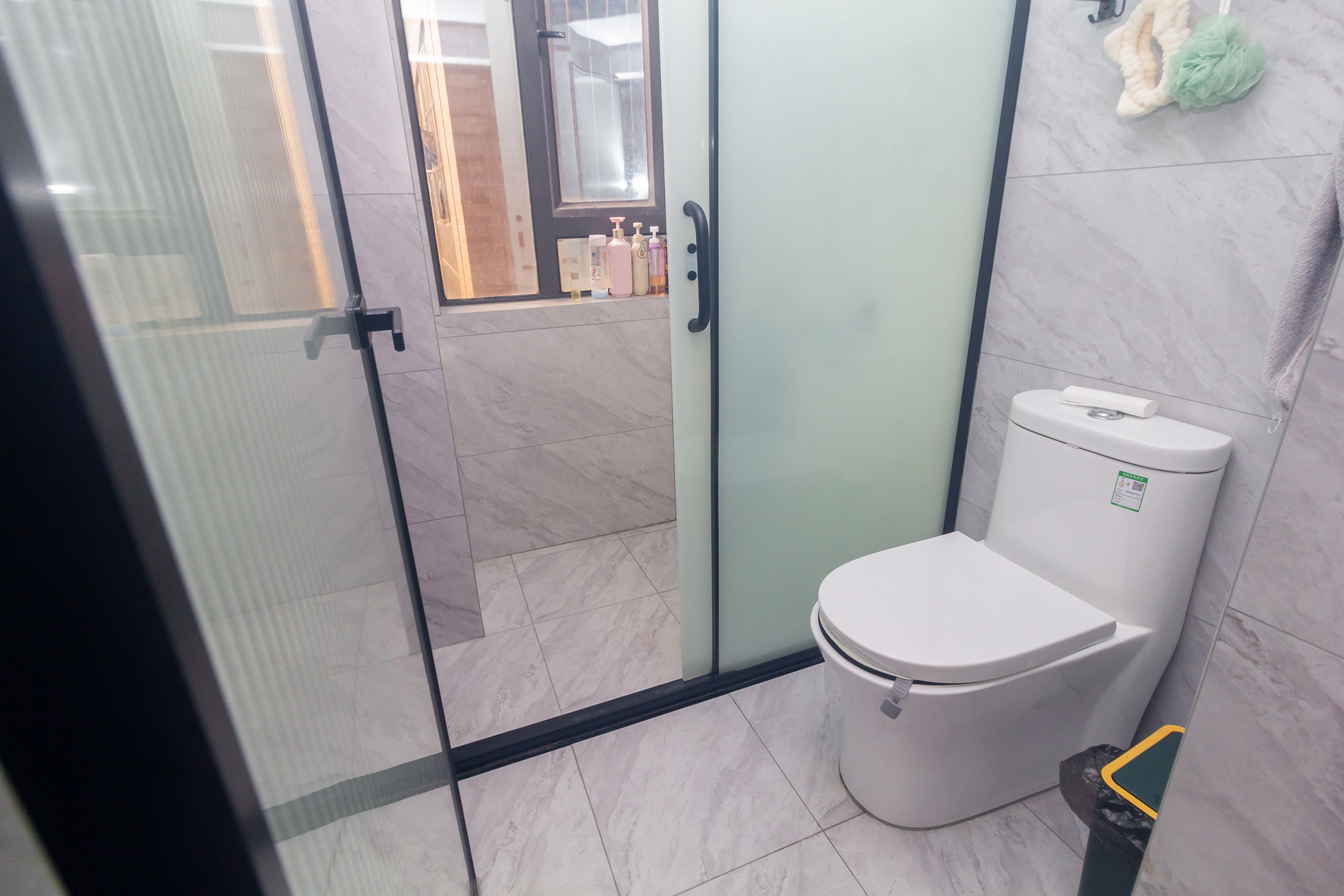 东岸梅园小区 3室1厅1卫 63.8万 东岸梅园小区 3室1厅1卫 63.8万卫生间