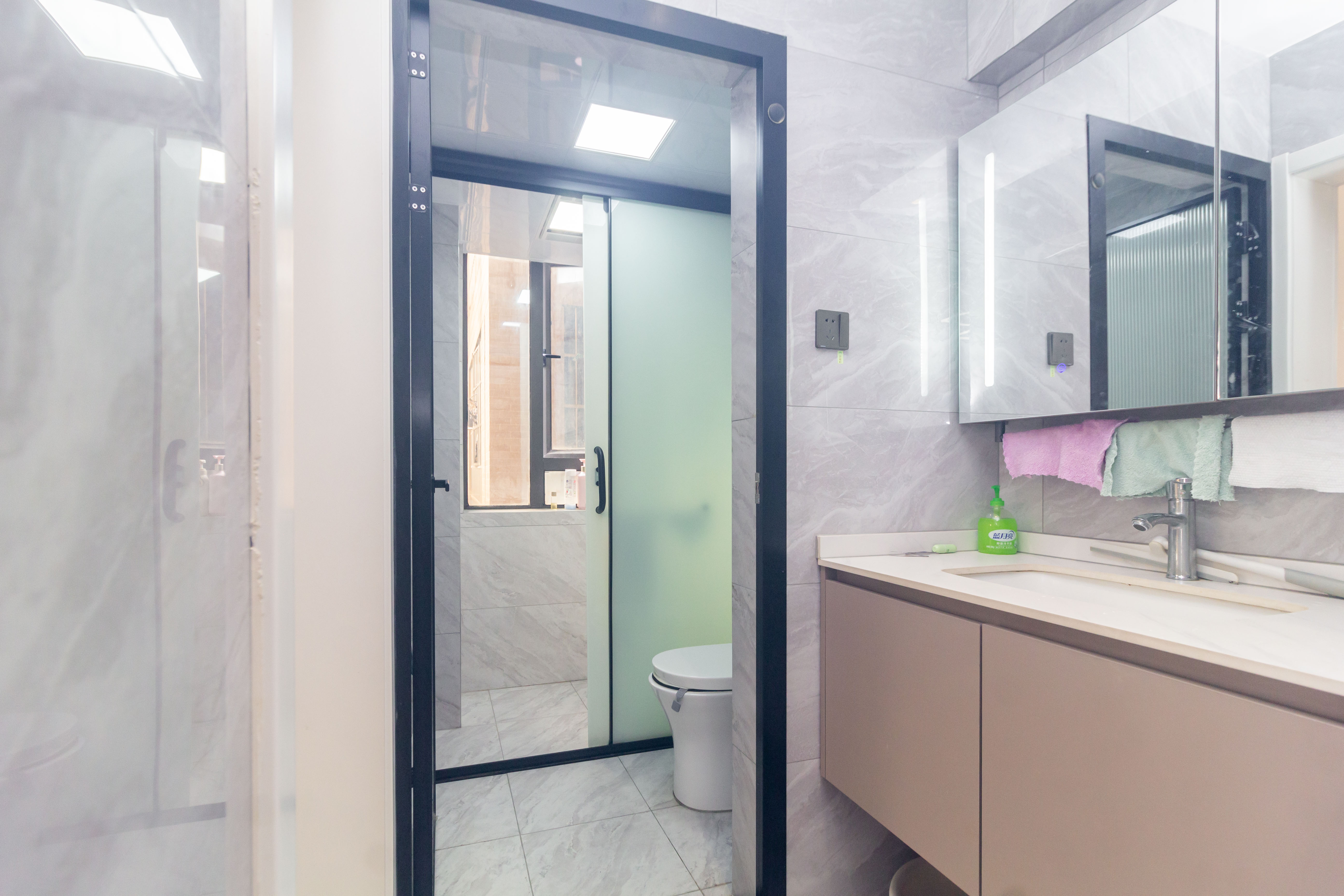 东岸梅园小区 3室1厅1卫 63.8万 东岸梅园小区 3室1厅1卫 63.8万卫生间