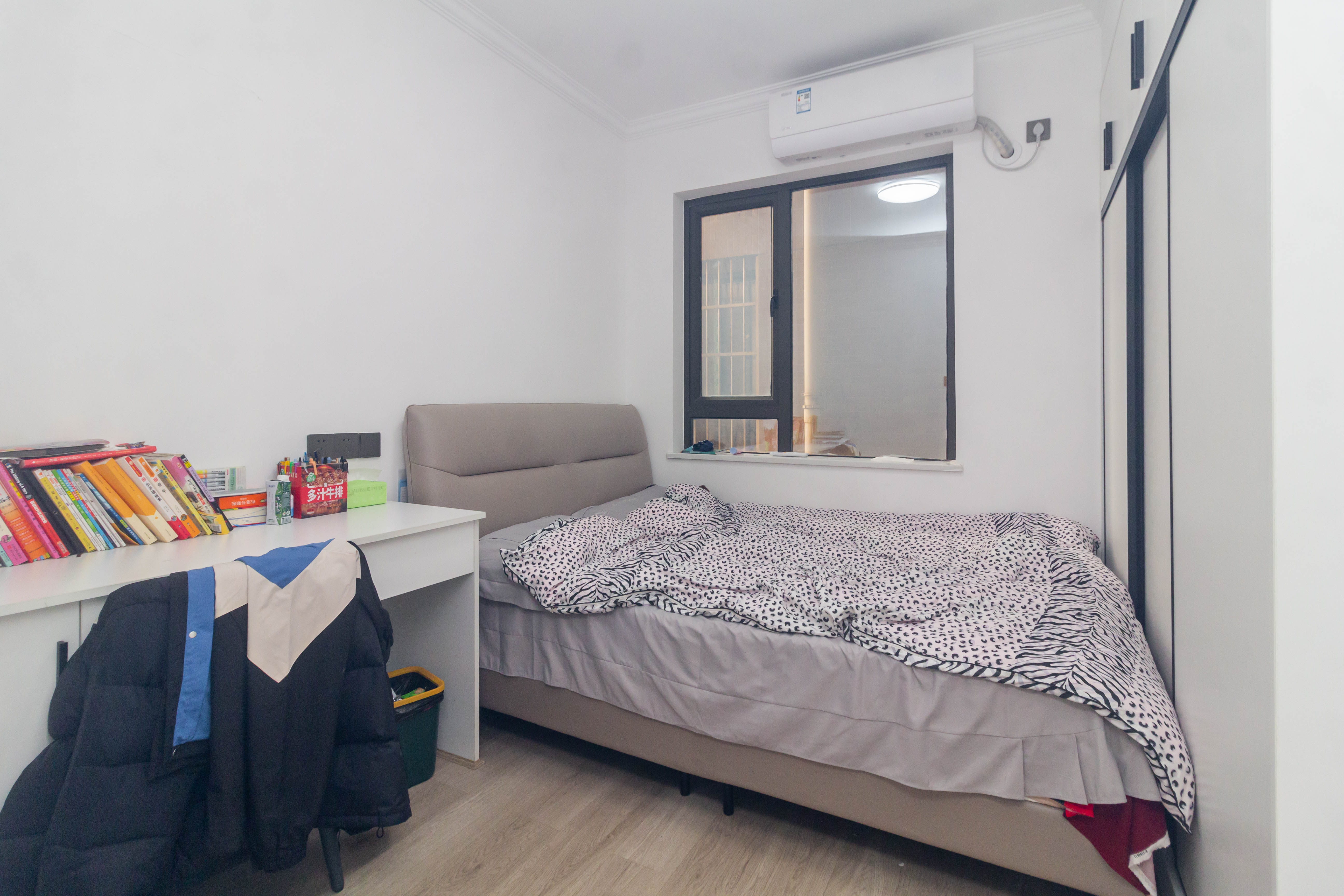 东岸梅园小区 3室1厅1卫 63.8万 东岸梅园小区 3室1厅1卫 63.8万卧室