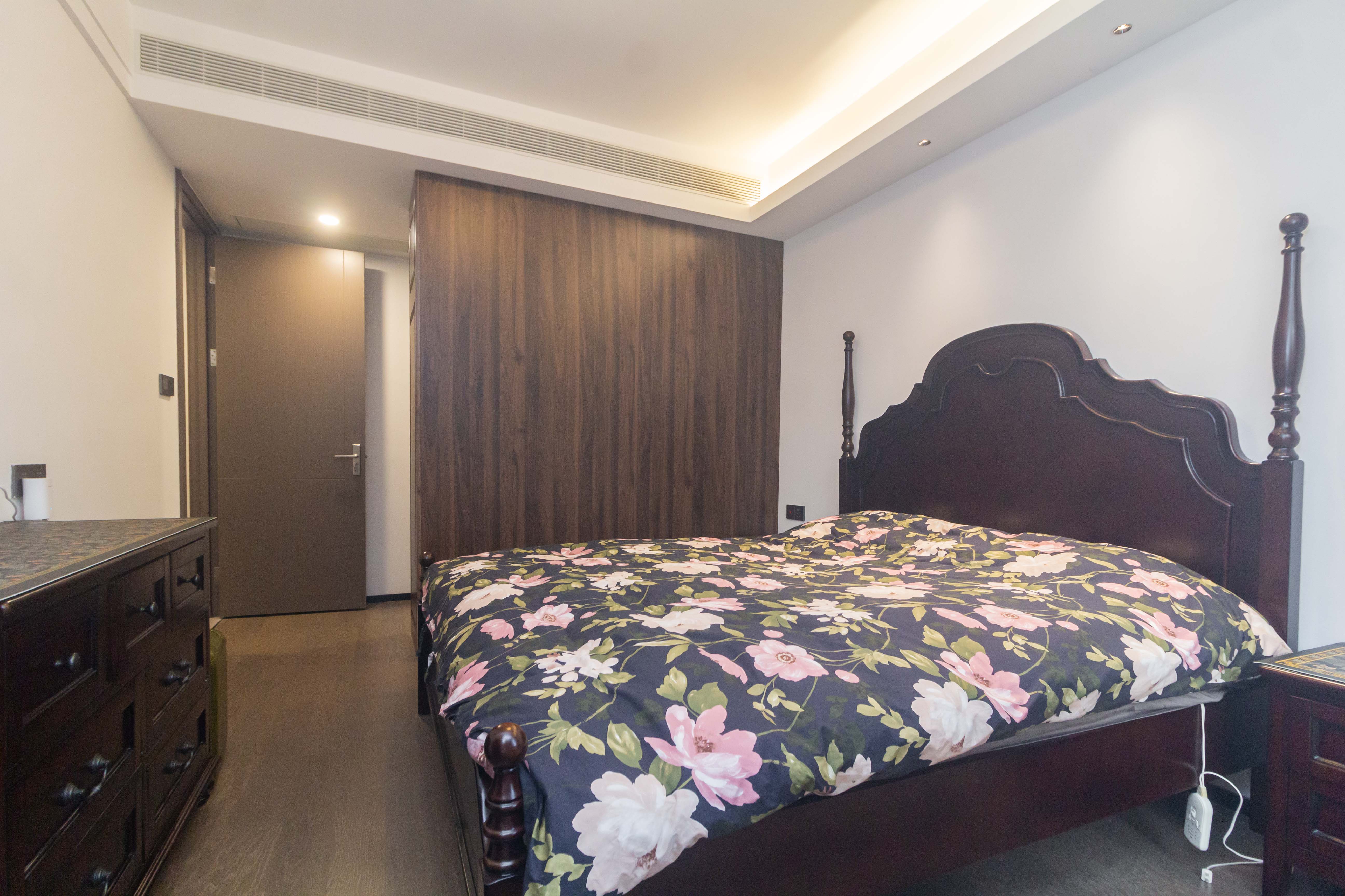 美的云樾  3室2厅2卫   151.00万卧室
