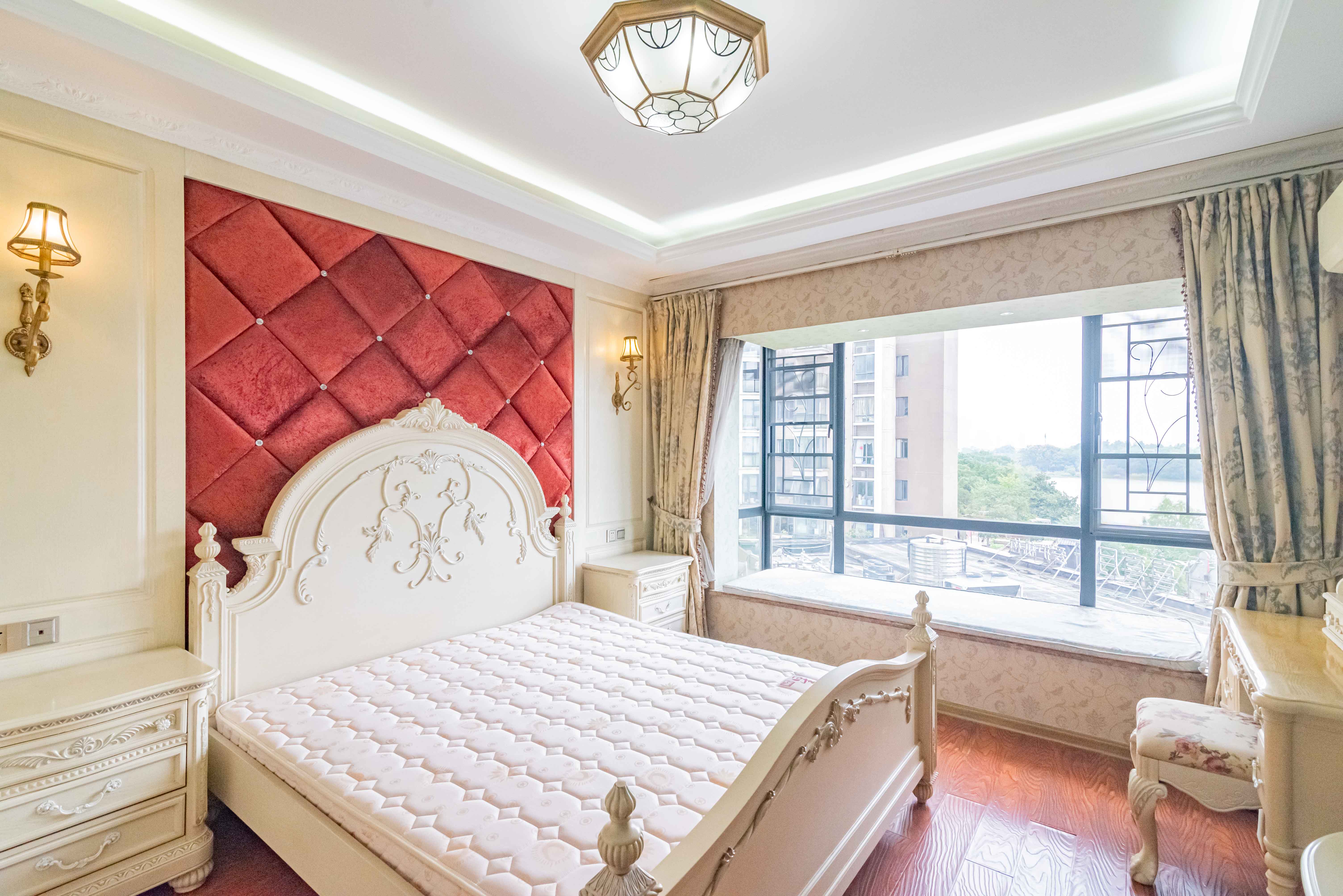 藏珑湖上国际花园  3室2厅2卫    138.0万 藏珑湖上国际花园  3室2厅2卫    138.0万卧室