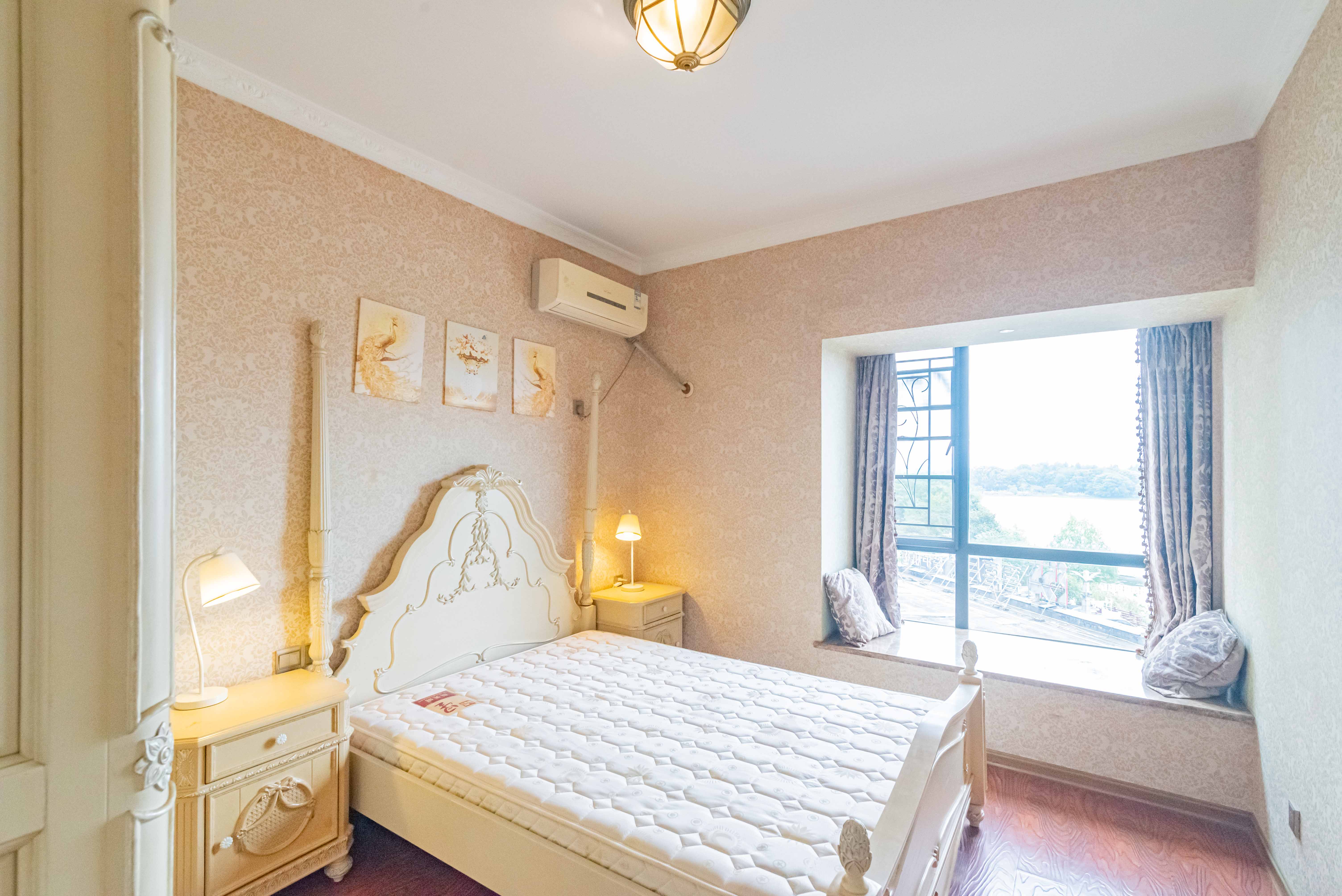 藏珑湖上国际花园  3室2厅2卫    138.0万 藏珑湖上国际花园  3室2厅2卫    138.0万卧室