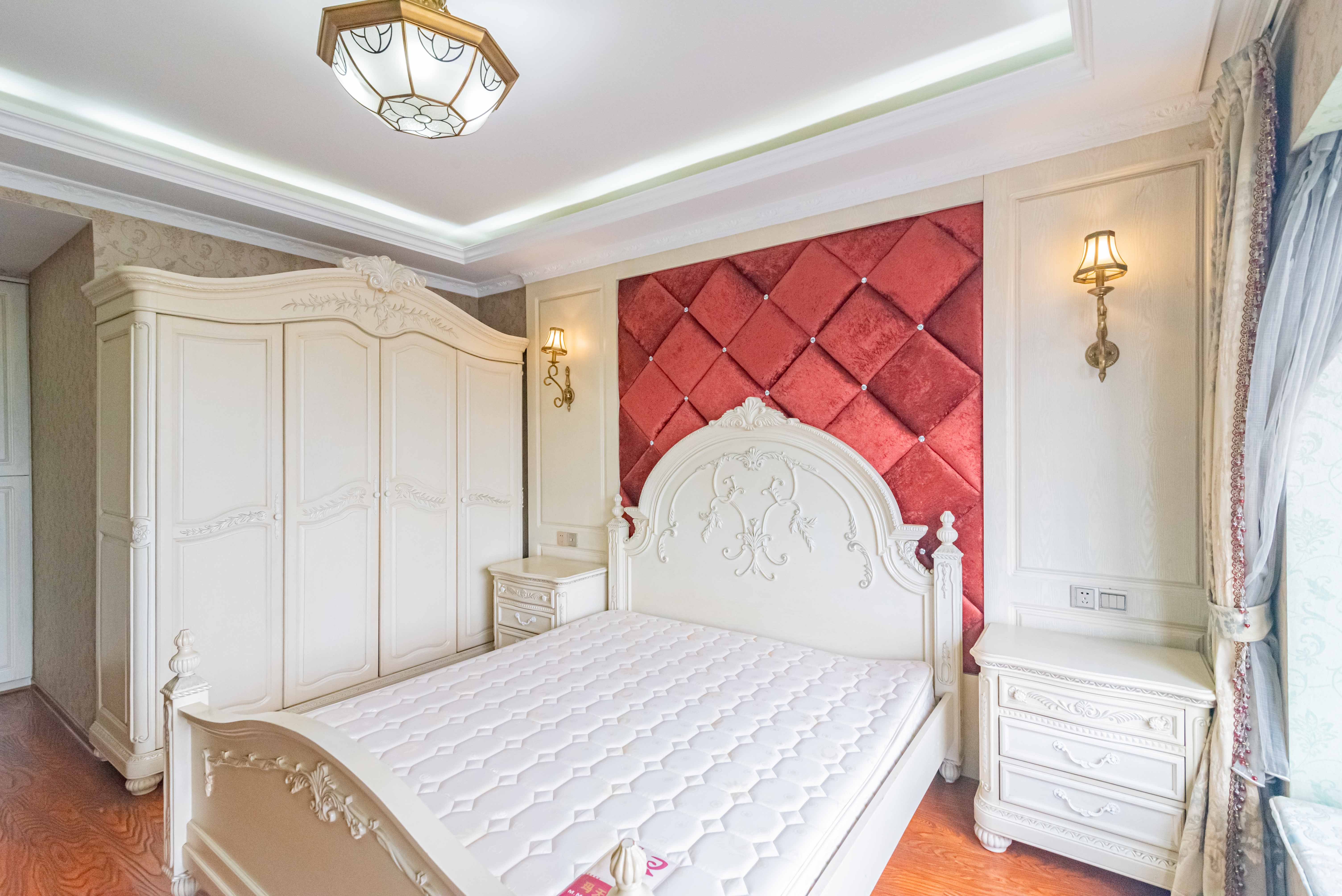 藏珑湖上国际花园  3室2厅2卫    138.0万 藏珑湖上国际花园  3室2厅2卫    138.0万卧室