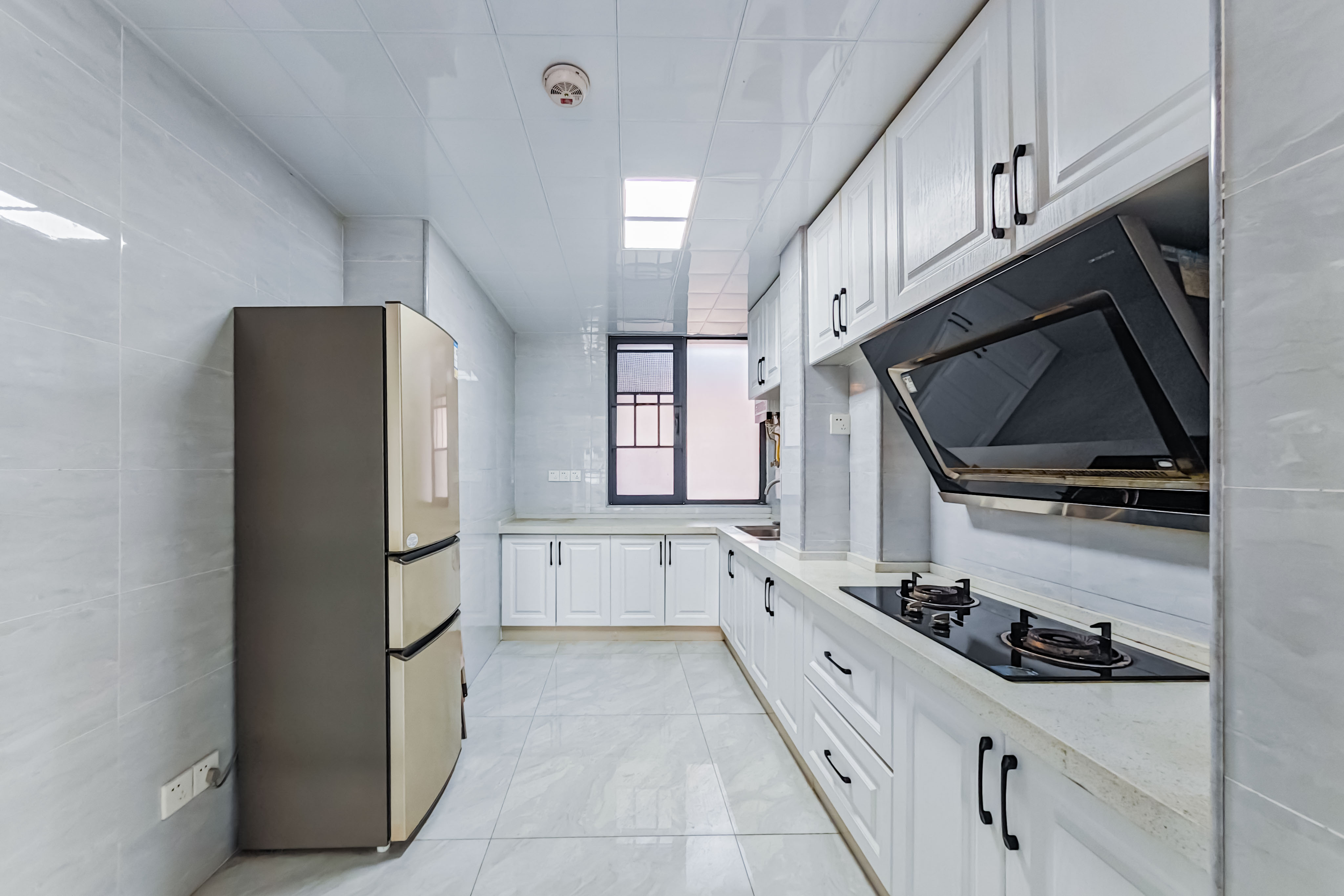 半山壹号 3室2厅2卫 109.99万 半山壹号 3室2厅2卫 109.99万厨房