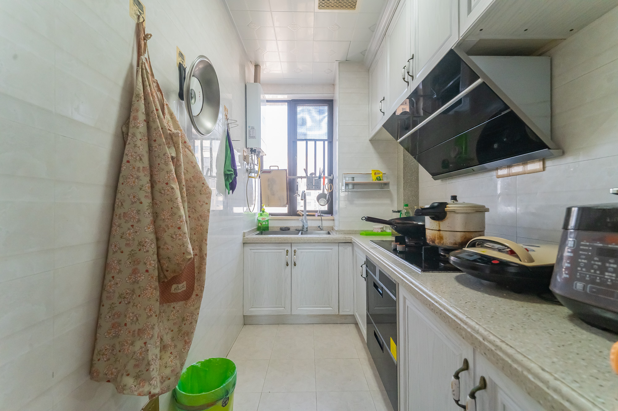 星湖湾一期高层  4室2厅1卫    93.8万厨房