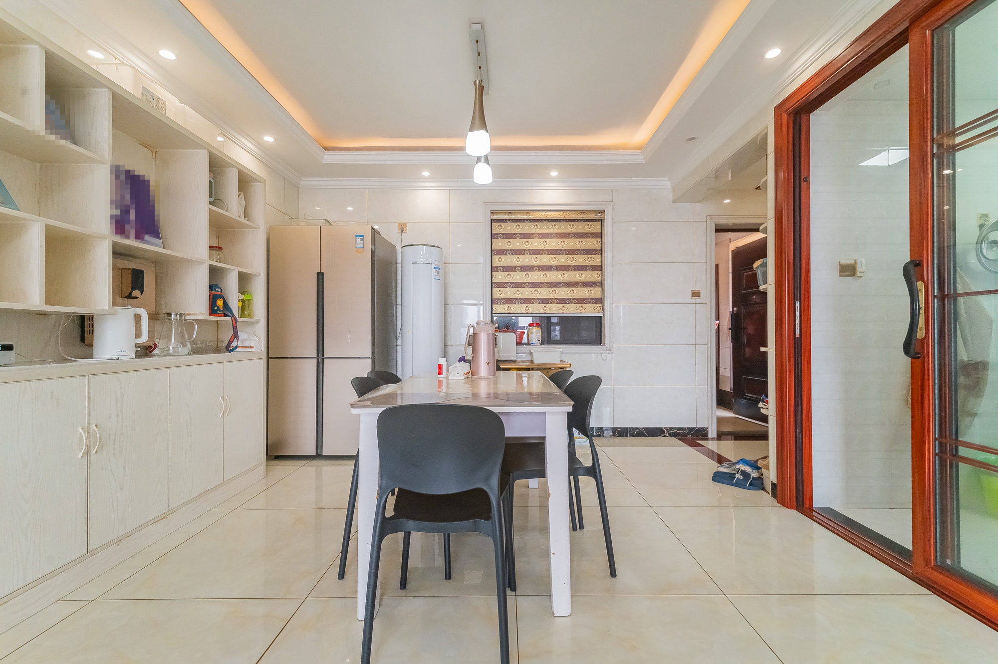 星湖湾一期高层  4室2厅1卫    93.8万客厅