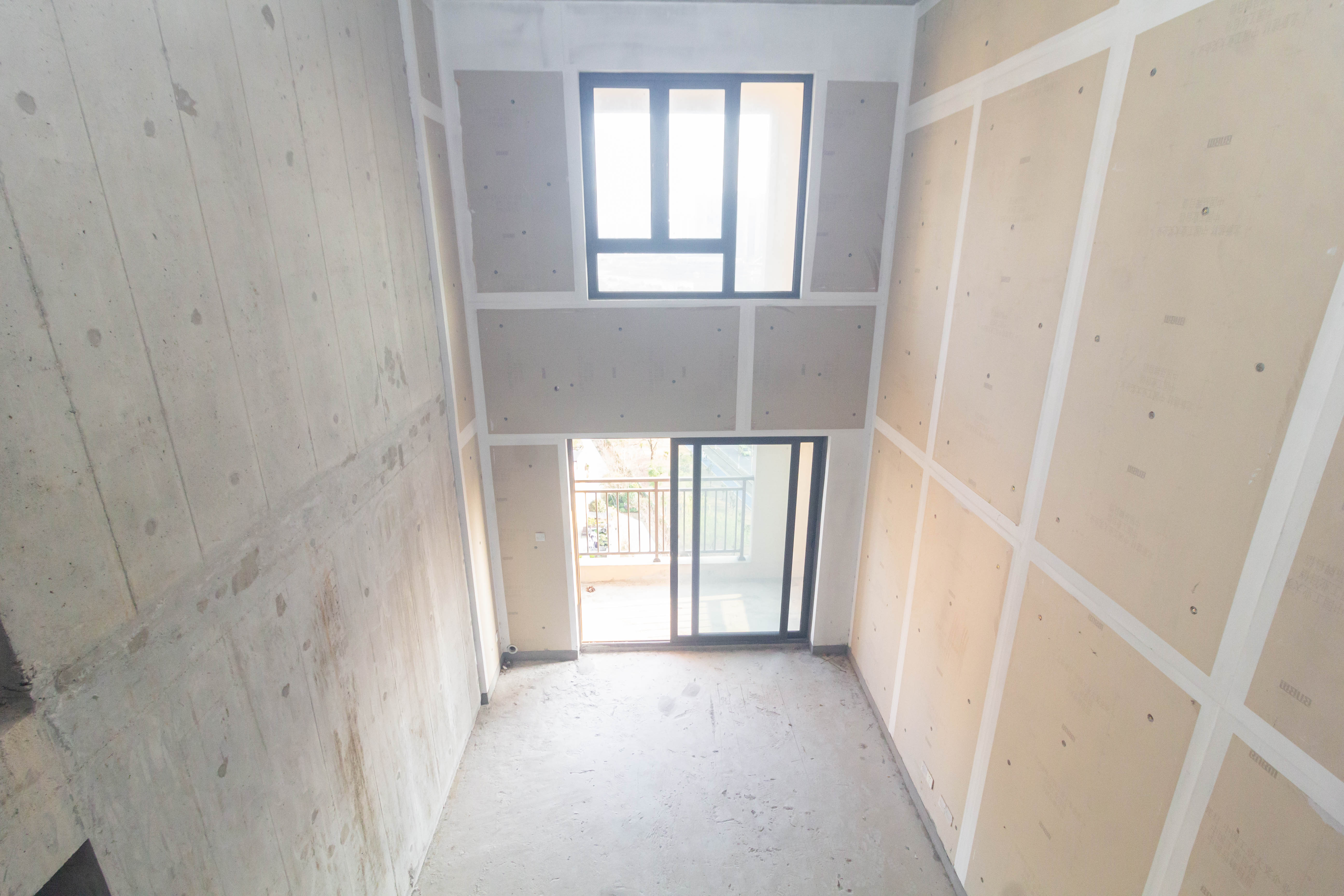 龙湖碧桂园天宸原著 4室2厅2卫 150.0万 龙湖碧桂园天宸原著 4室2厅2卫 150.0万客厅