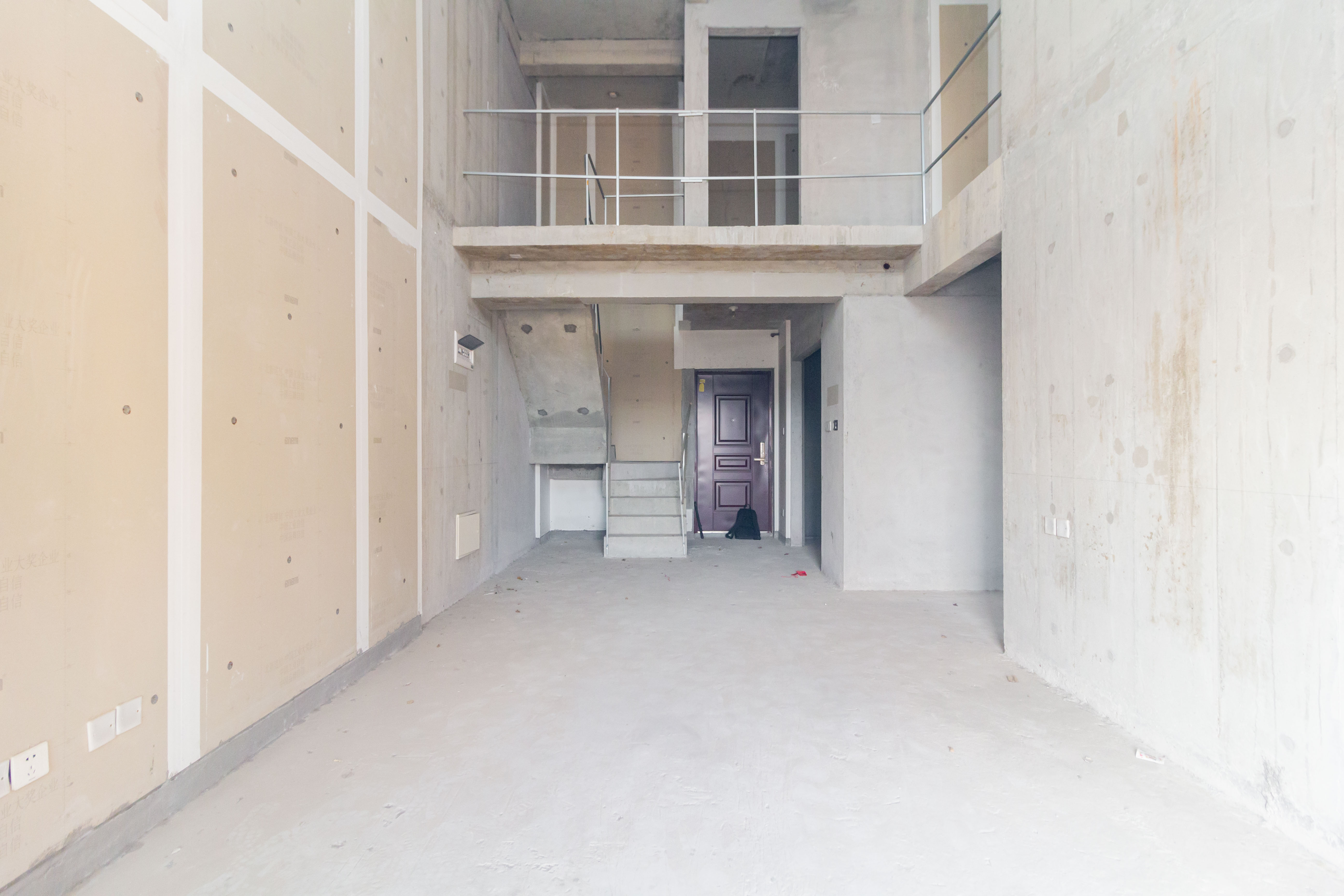 龙湖碧桂园天宸原著 4室2厅2卫 150.0万 龙湖碧桂园天宸原著 4室2厅2卫 150.0万客厅