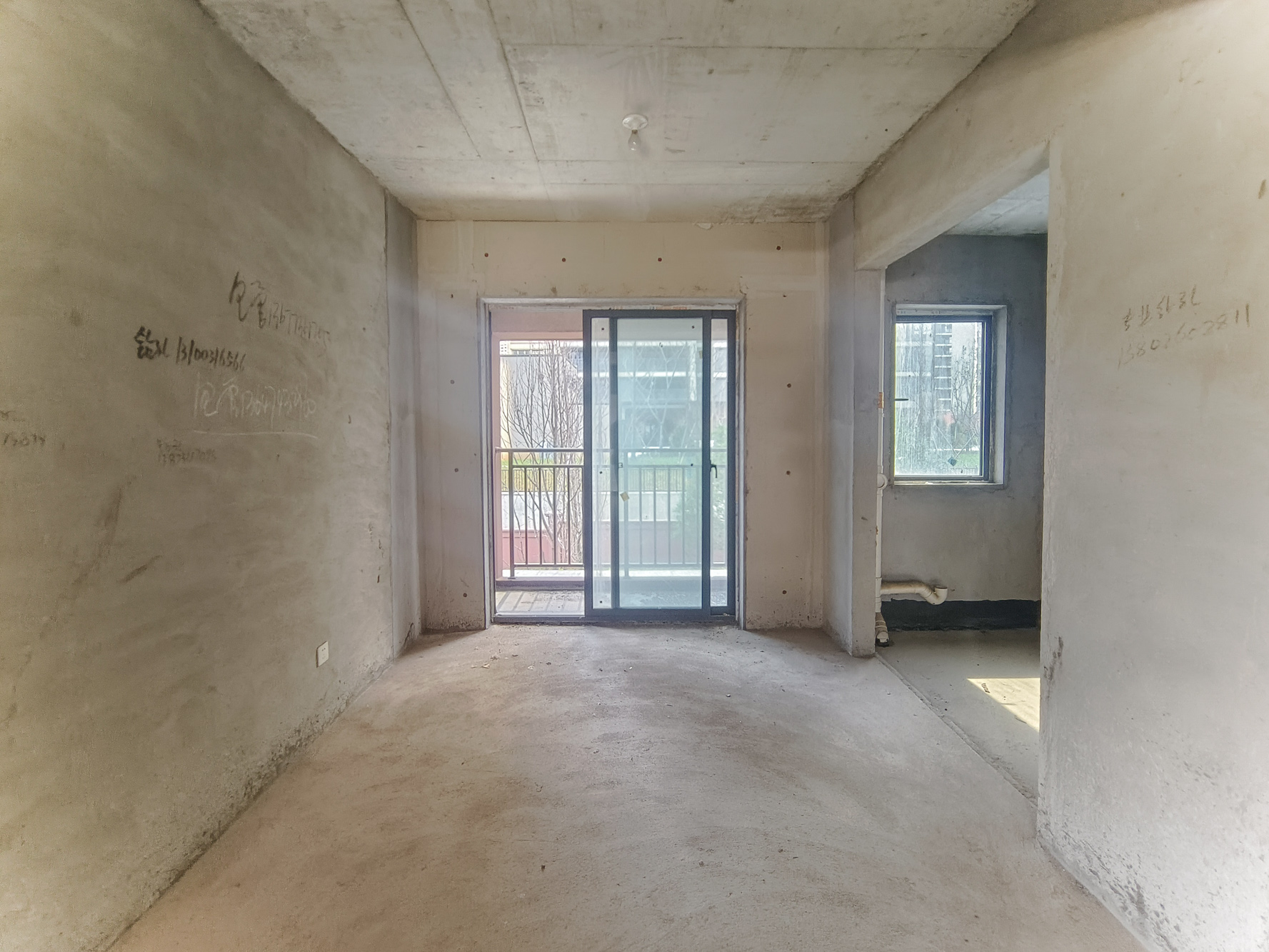 佳俊万家府 4室2厅2卫 93.5万 佳俊万家府 4室2厅2卫 93.5万客厅