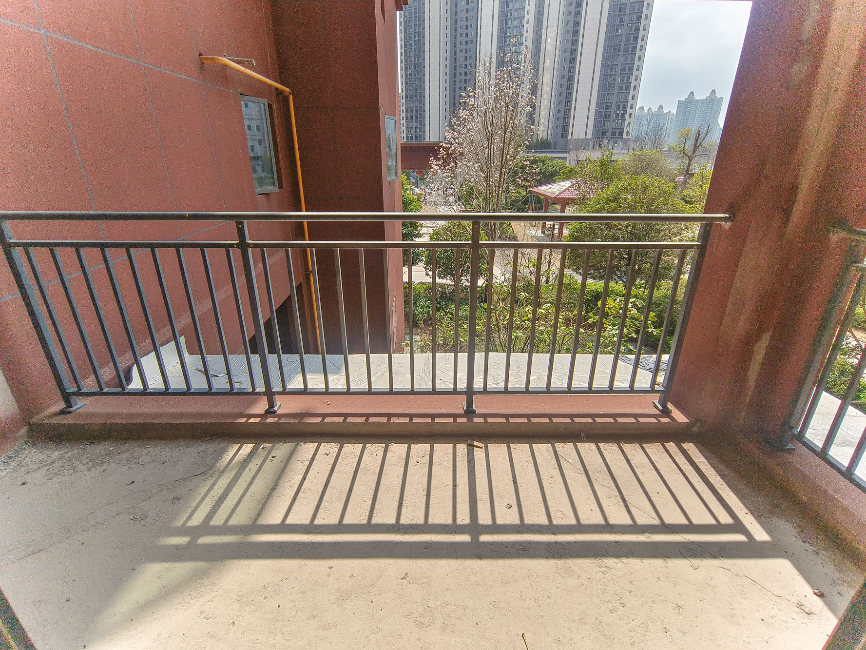 佳俊万家府 4室2厅2卫 93.5万 佳俊万家府 4室2厅2卫 93.5万阳台