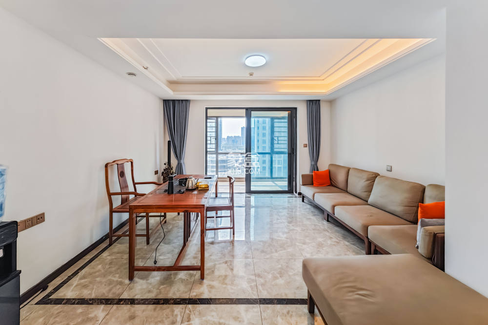 绿地长沙城际空间站（绿地新里佳苑）  5室2厅2卫    180.0万