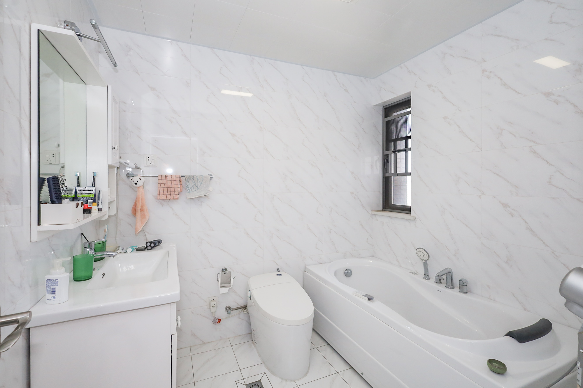 八方小区B区  3室2厅2卫    388.8万 八方小区B区  3室2厅2卫    388.8万卫生间