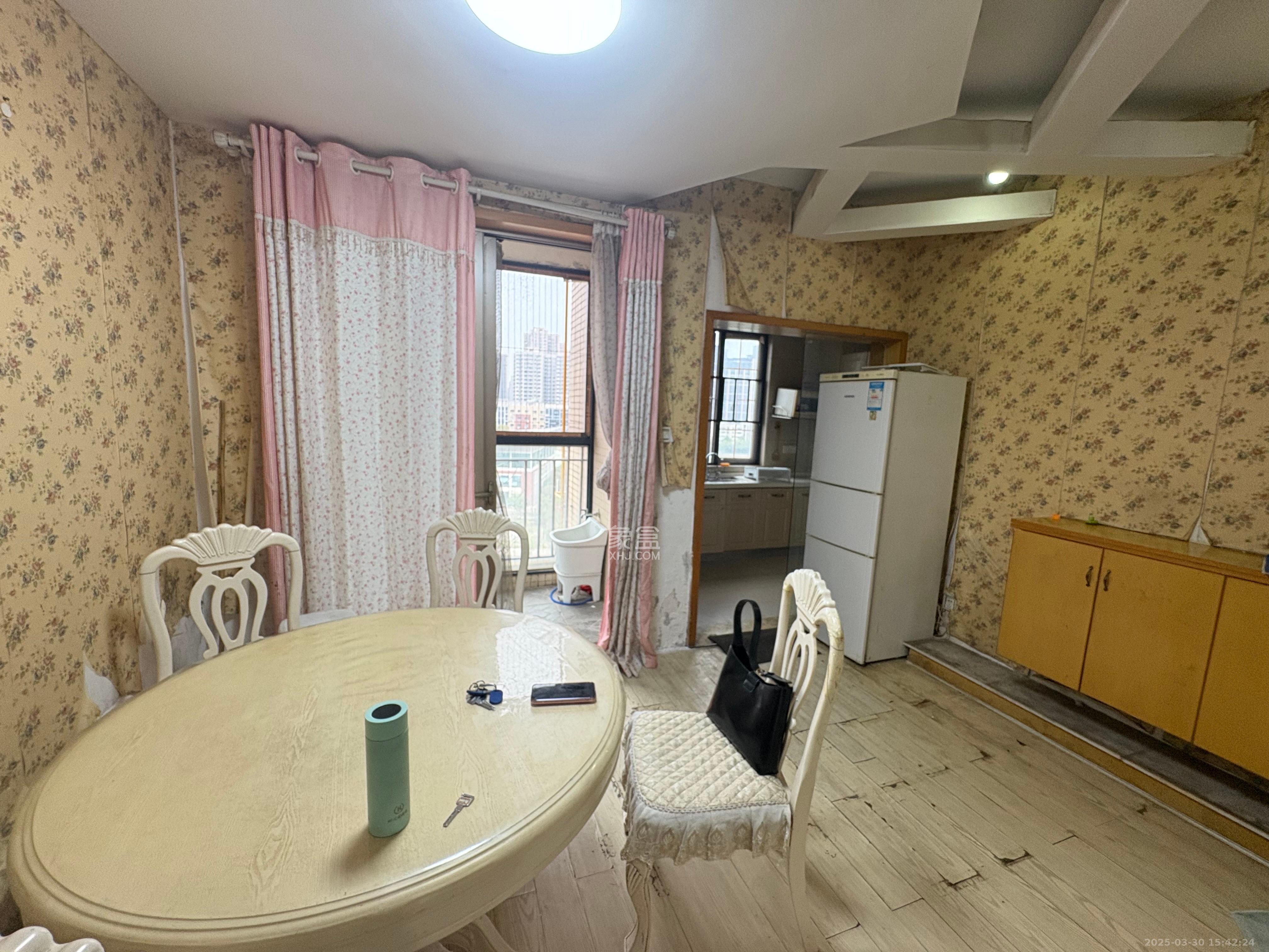 长沙玫瑰园 3室2厅2卫 2000.0元/月 长沙玫瑰园 3室2厅2卫 2000.0元/月室内图