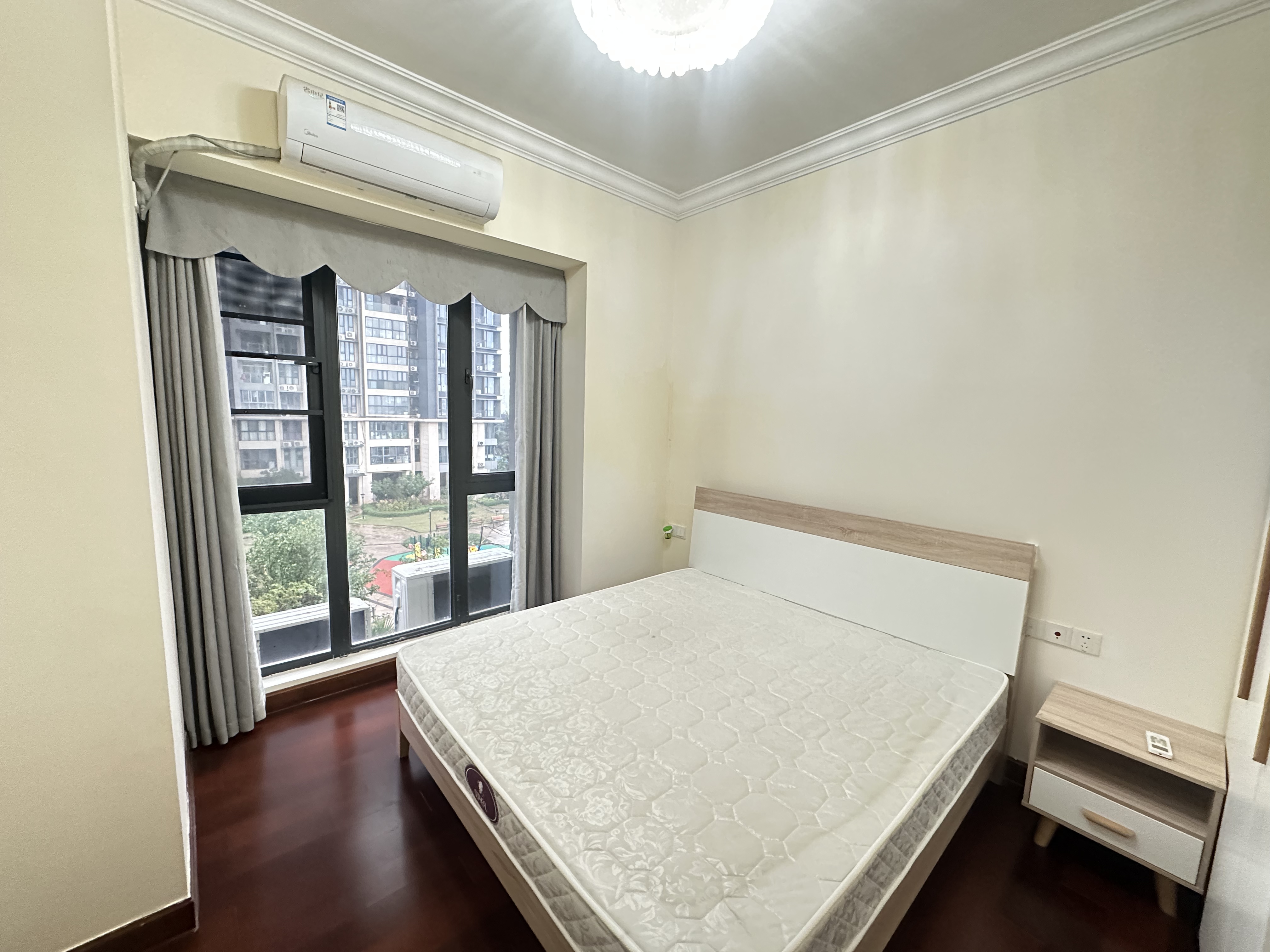 恒大美丽沙天寰湾 1室1厅1卫 2500.0元/月 恒大美丽沙天寰湾 1室1厅1卫 2500.0元/月室内图