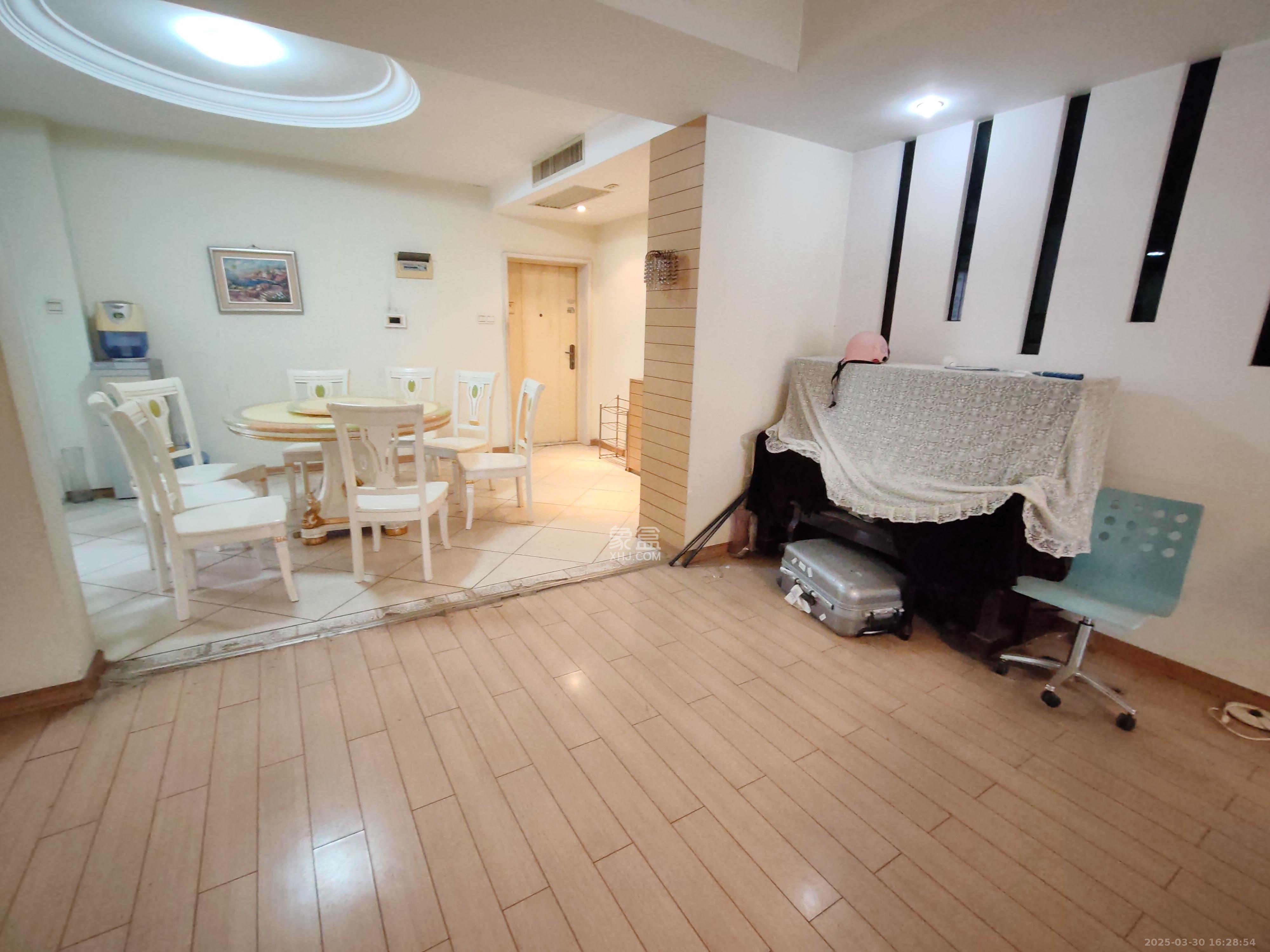 美林景园 4室2厅2卫 3500.0元/月 美林景园 4室2厅2卫 3500.0元/月室内图