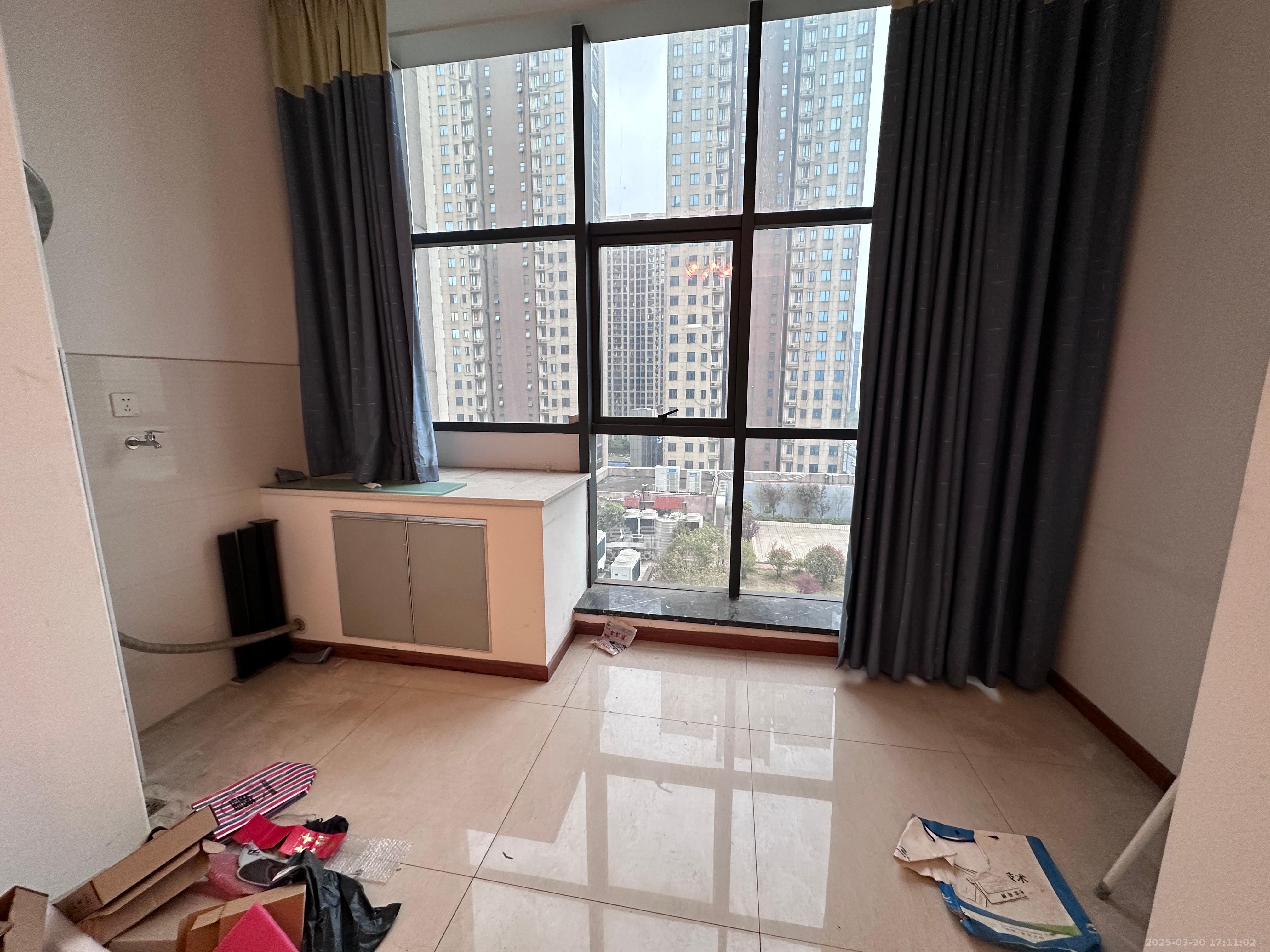 华侨假日中心（晟华苑）  1室1厅1卫   1600.00元/月室内图