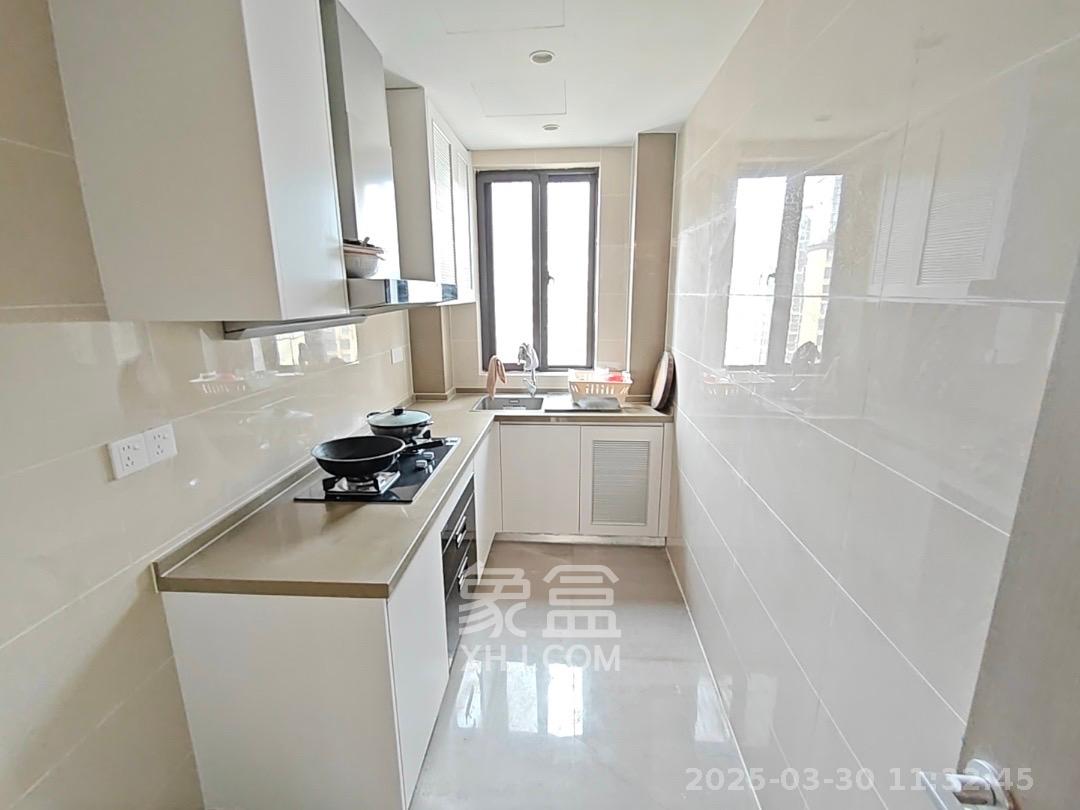 新力铂园(江山云著) 1室0厅0卫 4200.0元/月 新力铂园(江山云著) 1室0厅0卫 4200.0元/月室内图