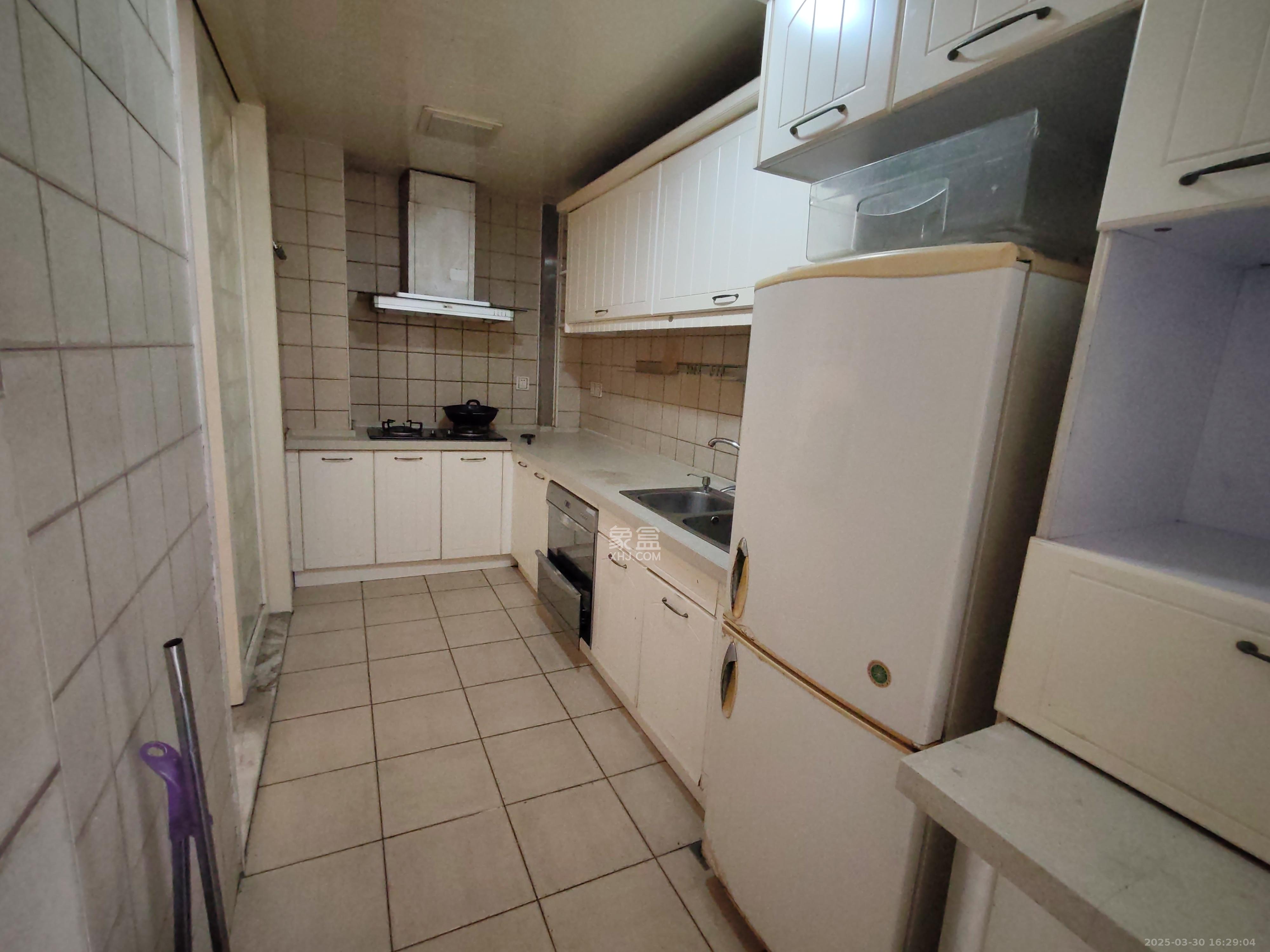 美林景园 4室2厅2卫 3500.0元/月 美林景园 4室2厅2卫 3500.0元/月室内图