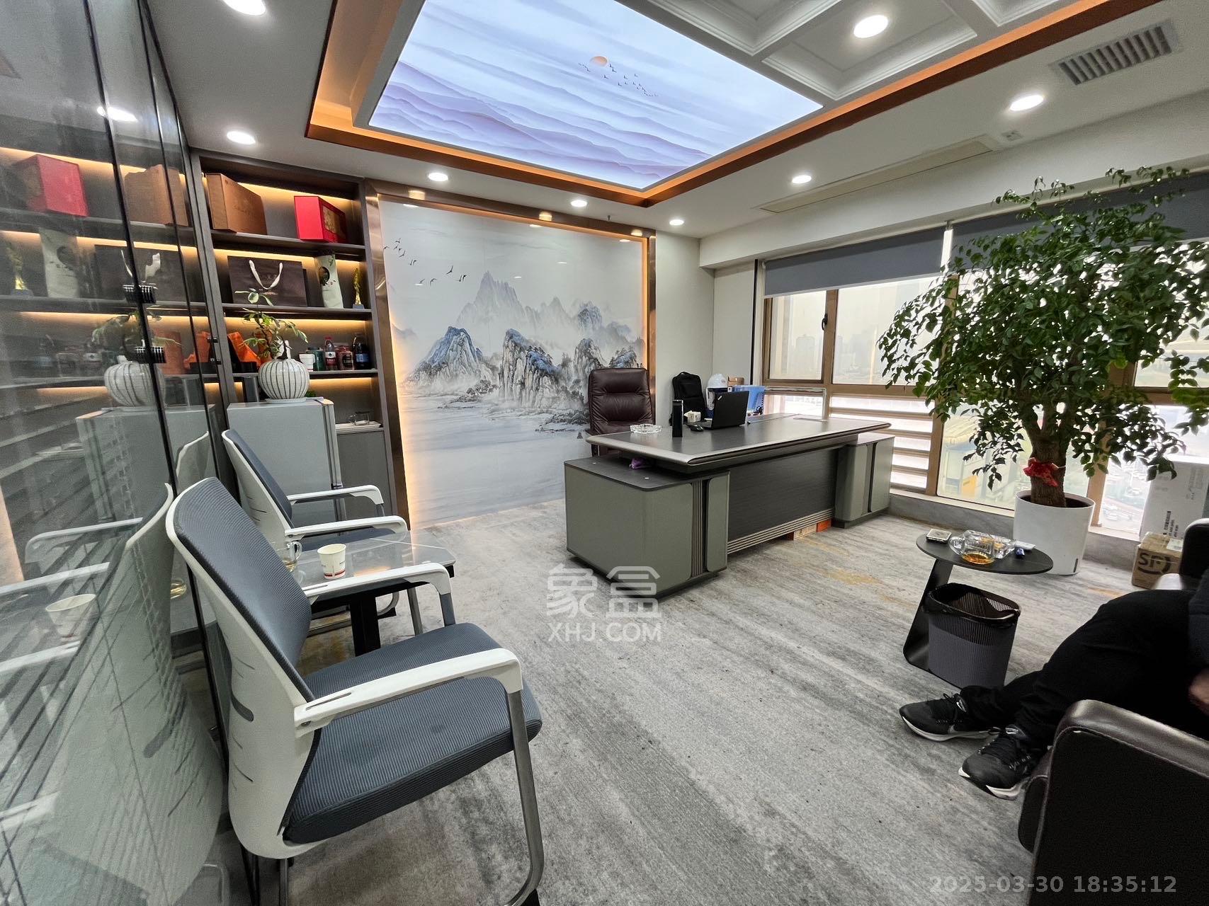 嘉盛国际广场  5室1厅1卫    18000.0元/月 嘉盛国际广场  5室1厅1卫    18000.0元/月室内图