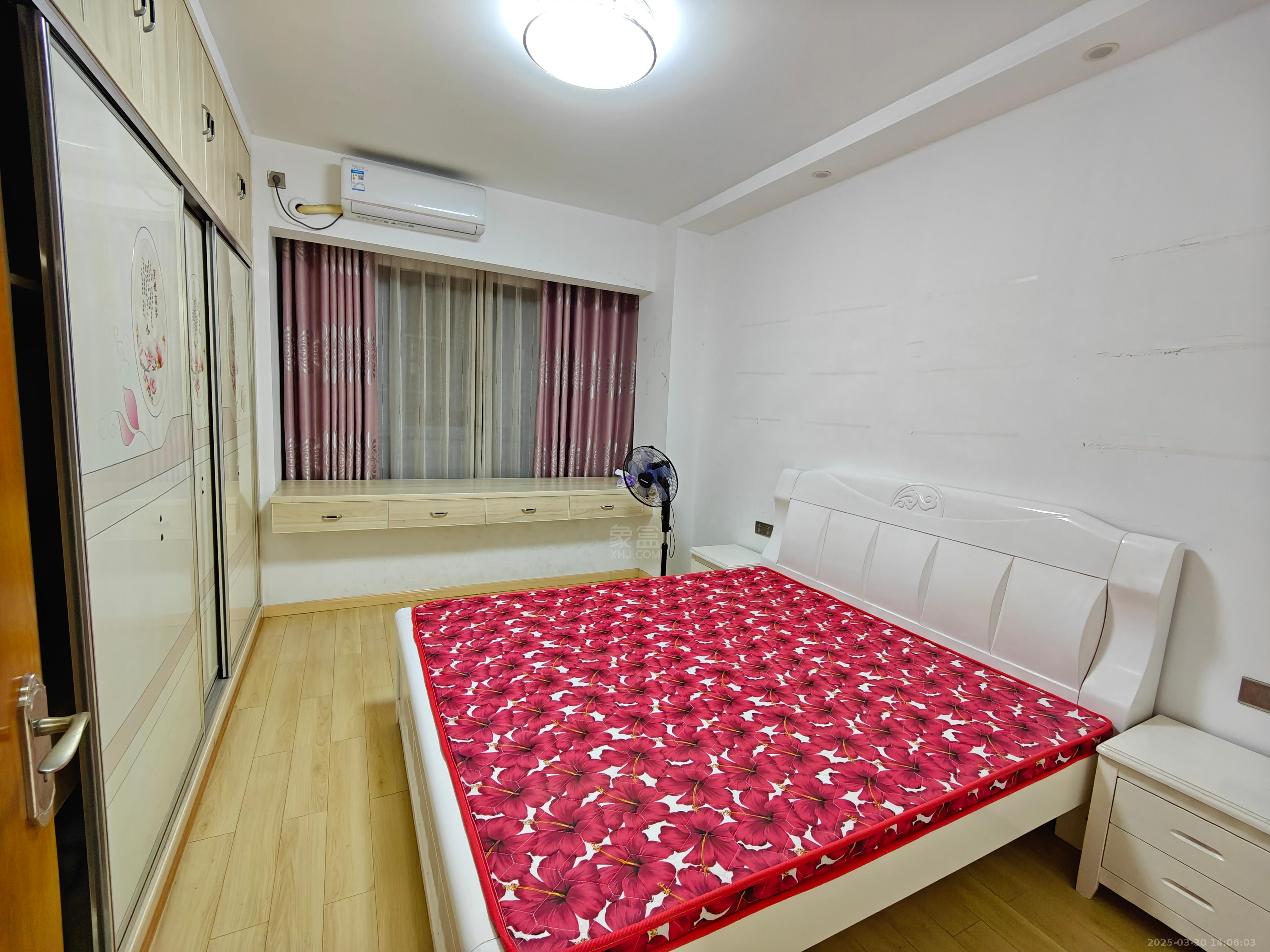 湖景名城  3室2厅2卫   2300.00元/月室内图