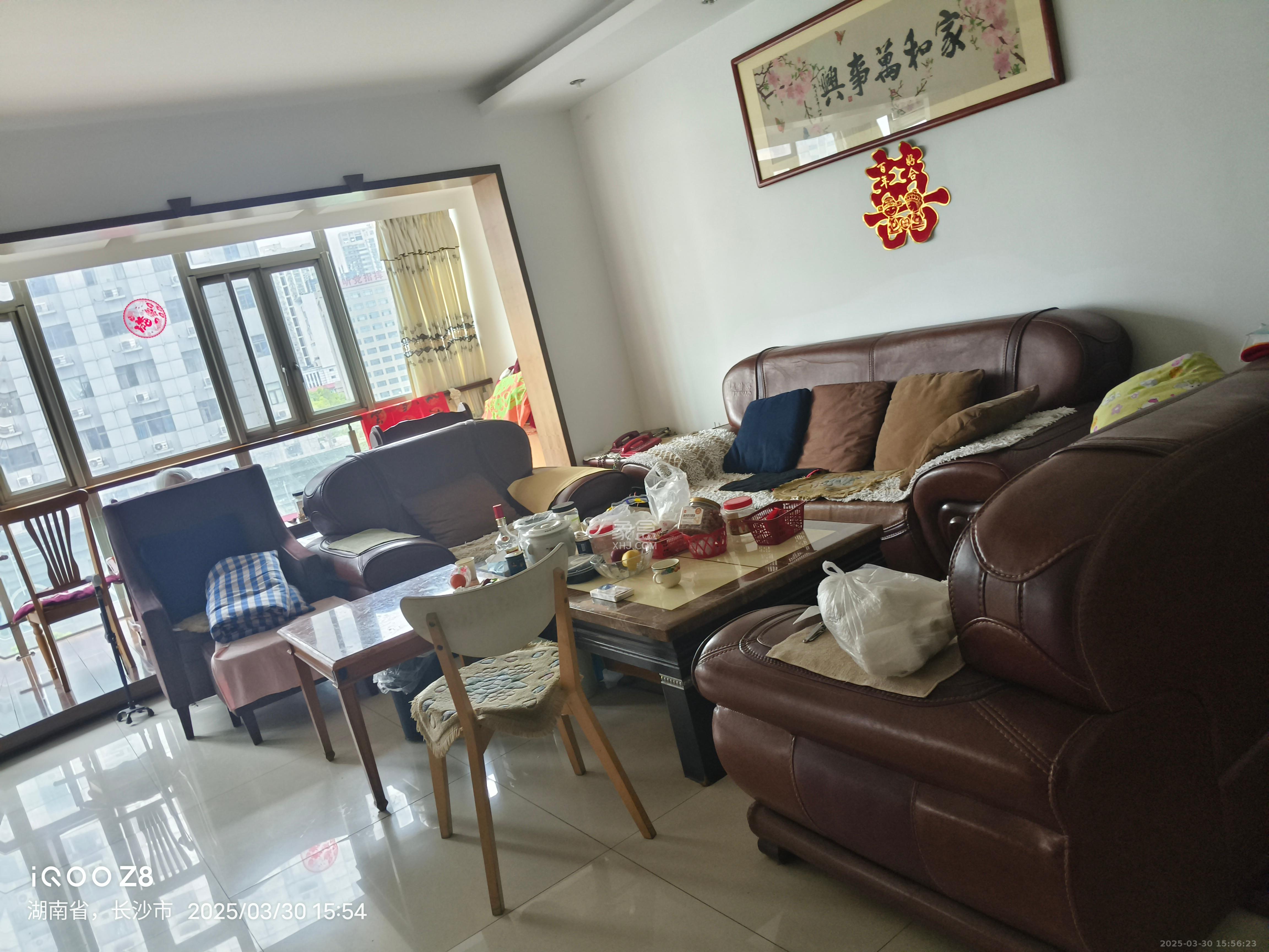 桐荫里社区  5室2厅2卫    800.0元/月 桐荫里社区  5室2厅2卫    800.0元/月