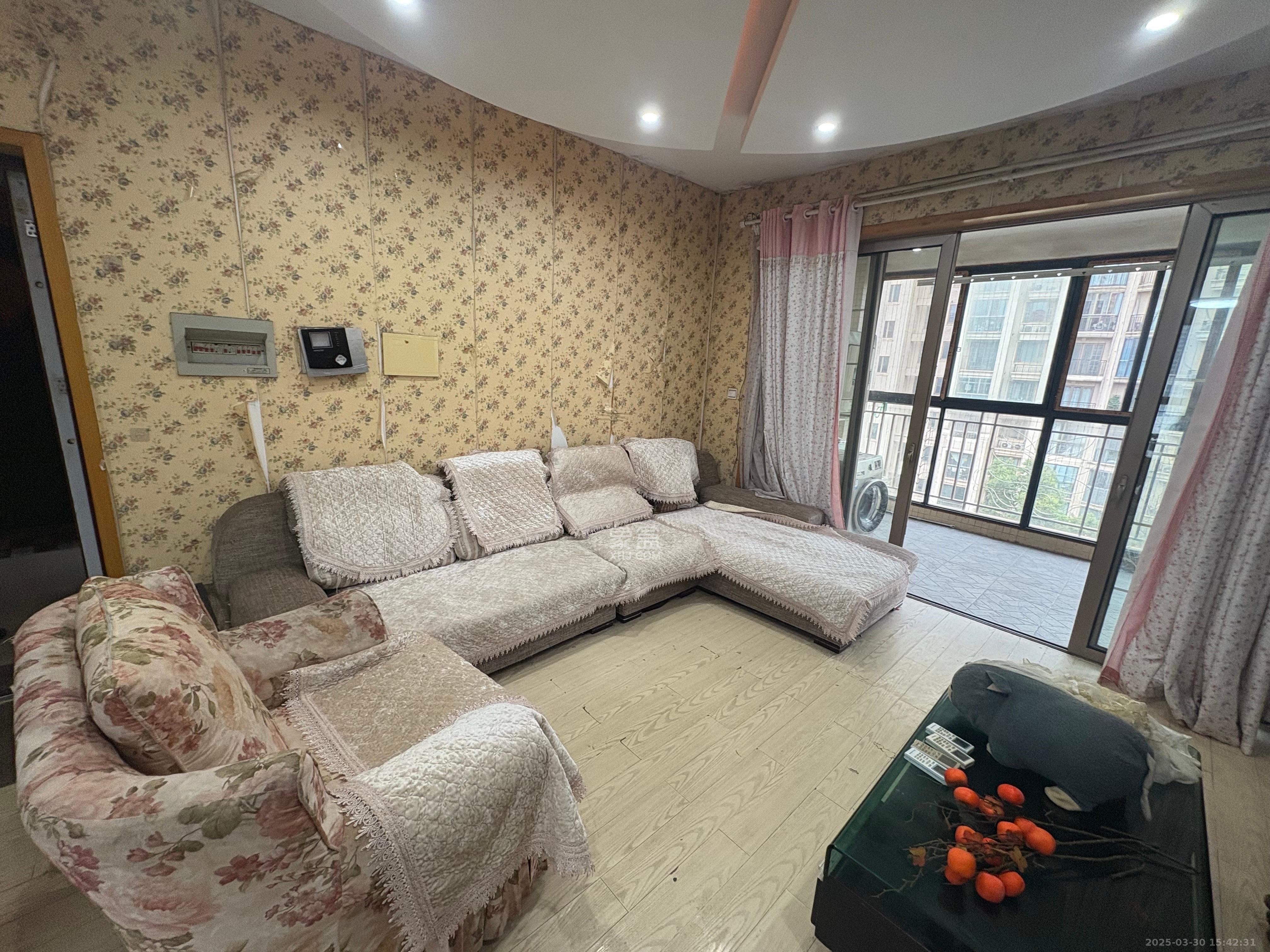 长沙玫瑰园 3室2厅2卫 2000.0元/月 长沙玫瑰园 3室2厅2卫 2000.0元/月室内图