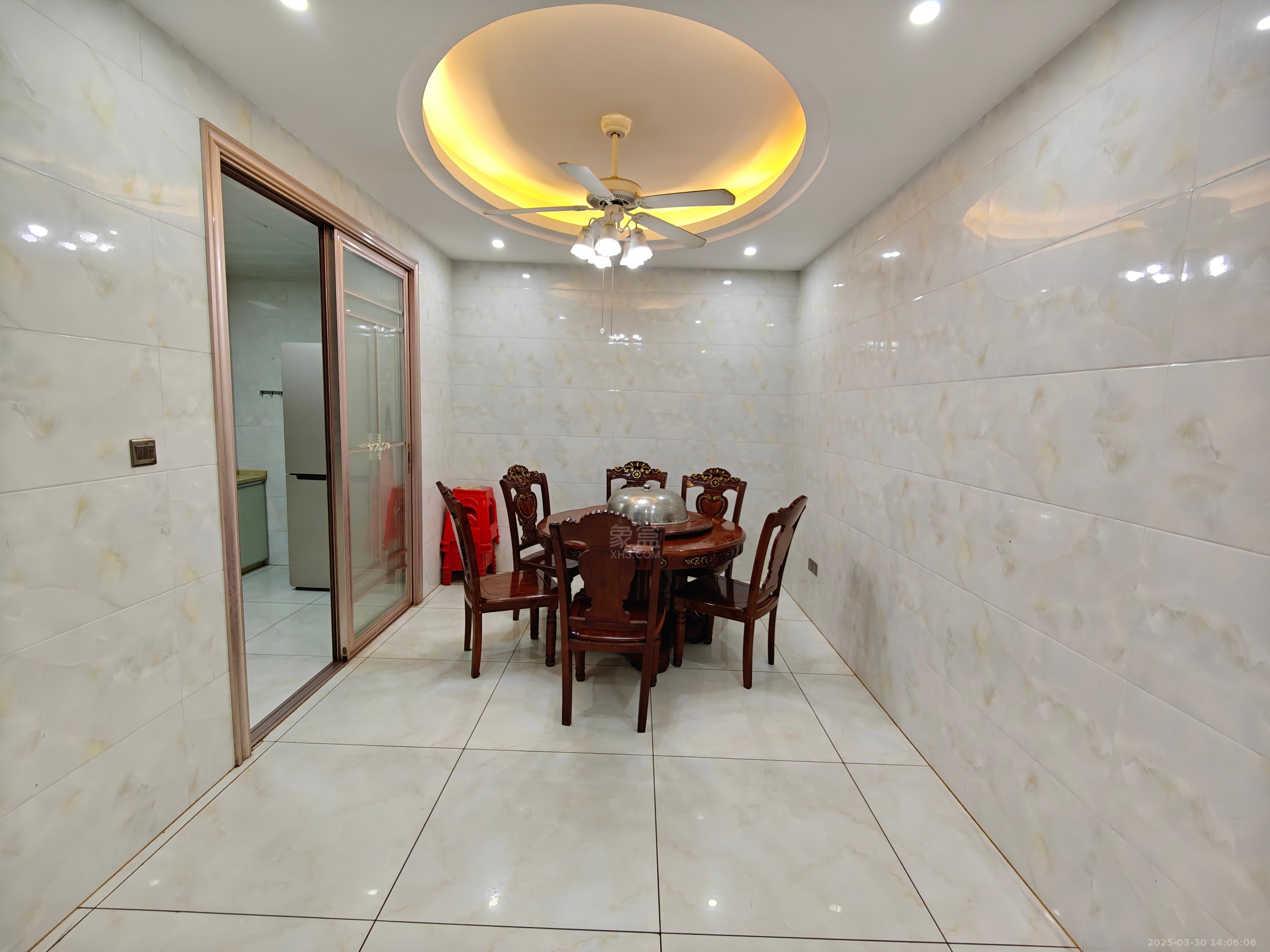 湖景名城 3室2厅2卫 2300.0元/月 湖景名城 3室2厅2卫 2300.0元/月室内图