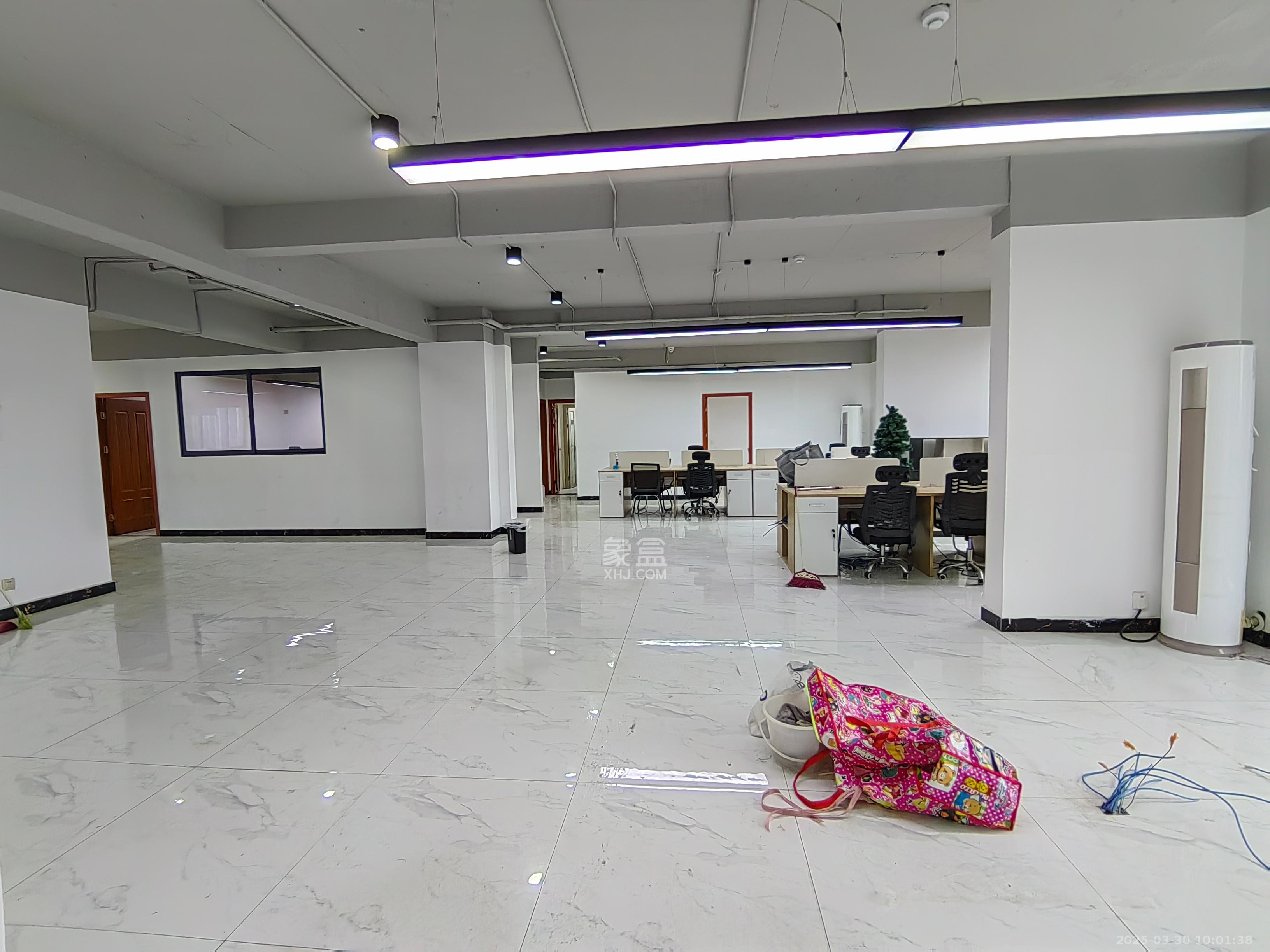 融科东南海  7室2厅1卫   13800.00元/月室内图