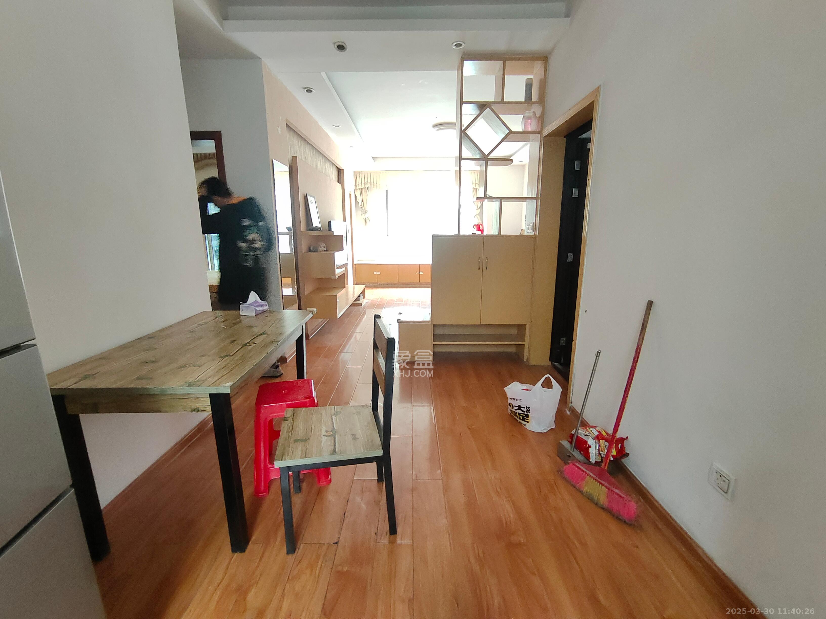 山水湾  3室2厅1卫   1600.00元/月室内图