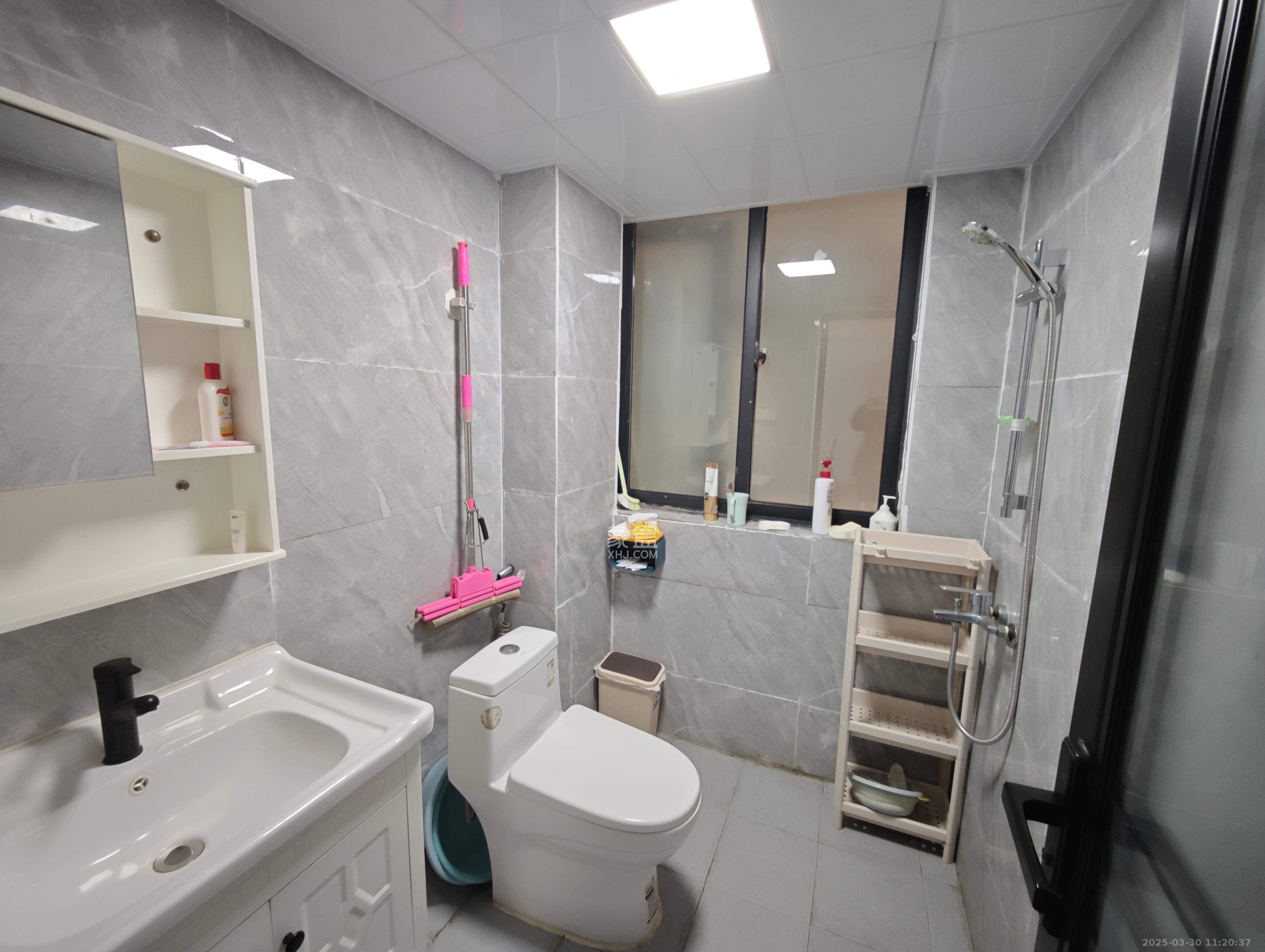 三一街区 2室2厅1卫 1500.0元/月 三一街区 2室2厅1卫 1500.0元/月室内图