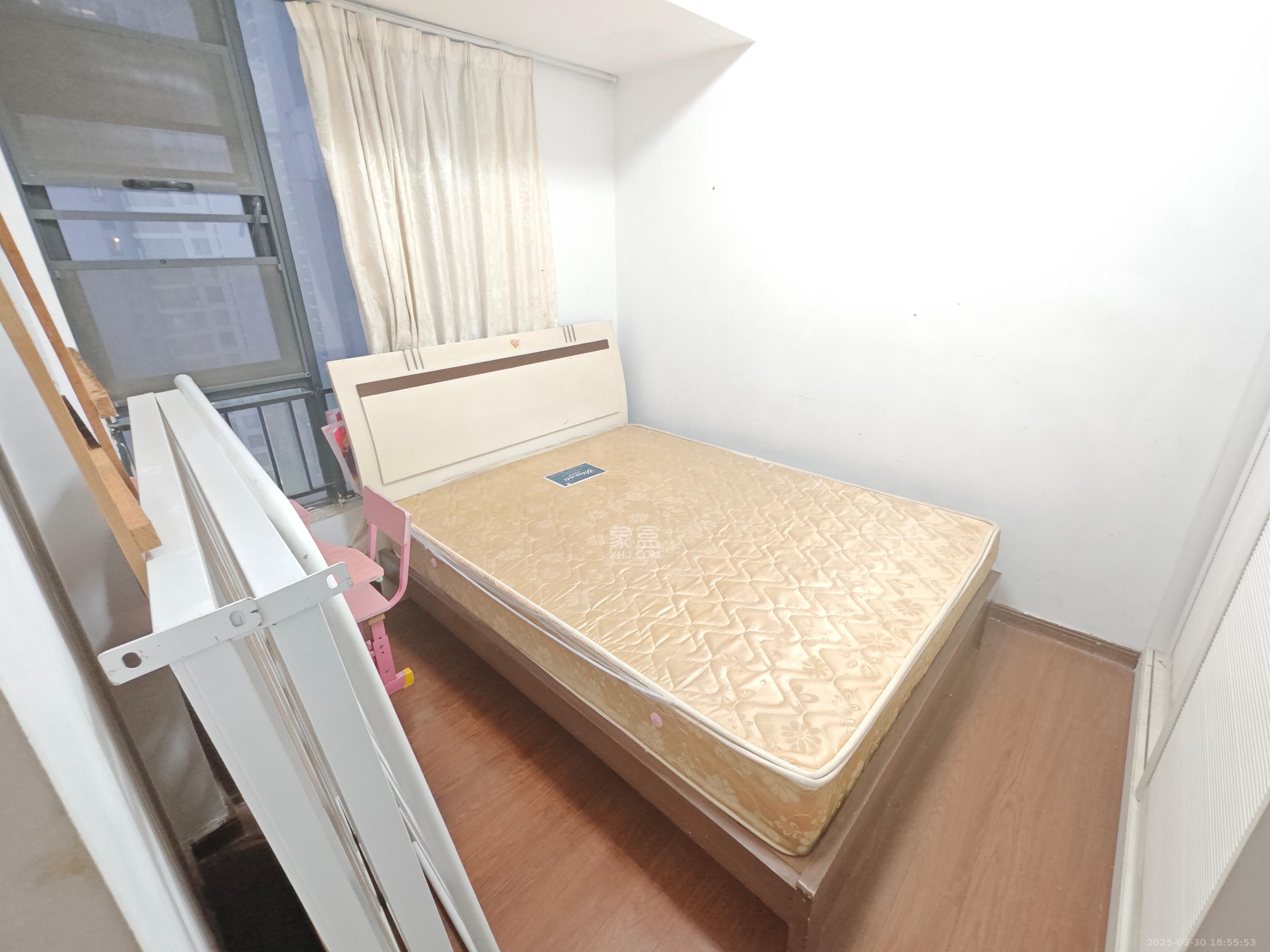万科城  3室2厅1卫   2400.00元/月室内图