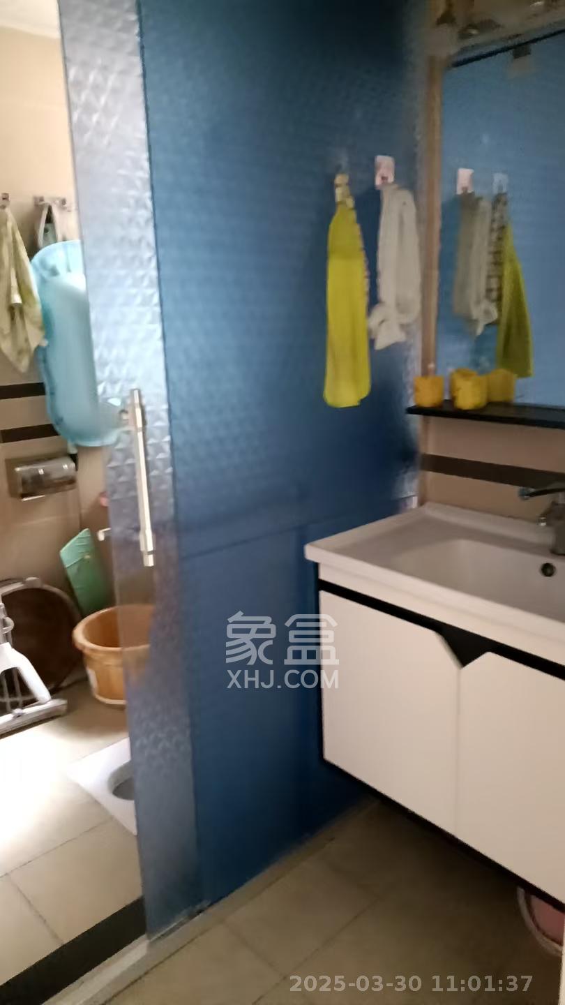 洋湖时代  3室2厅1卫   2200.00元/月室内图