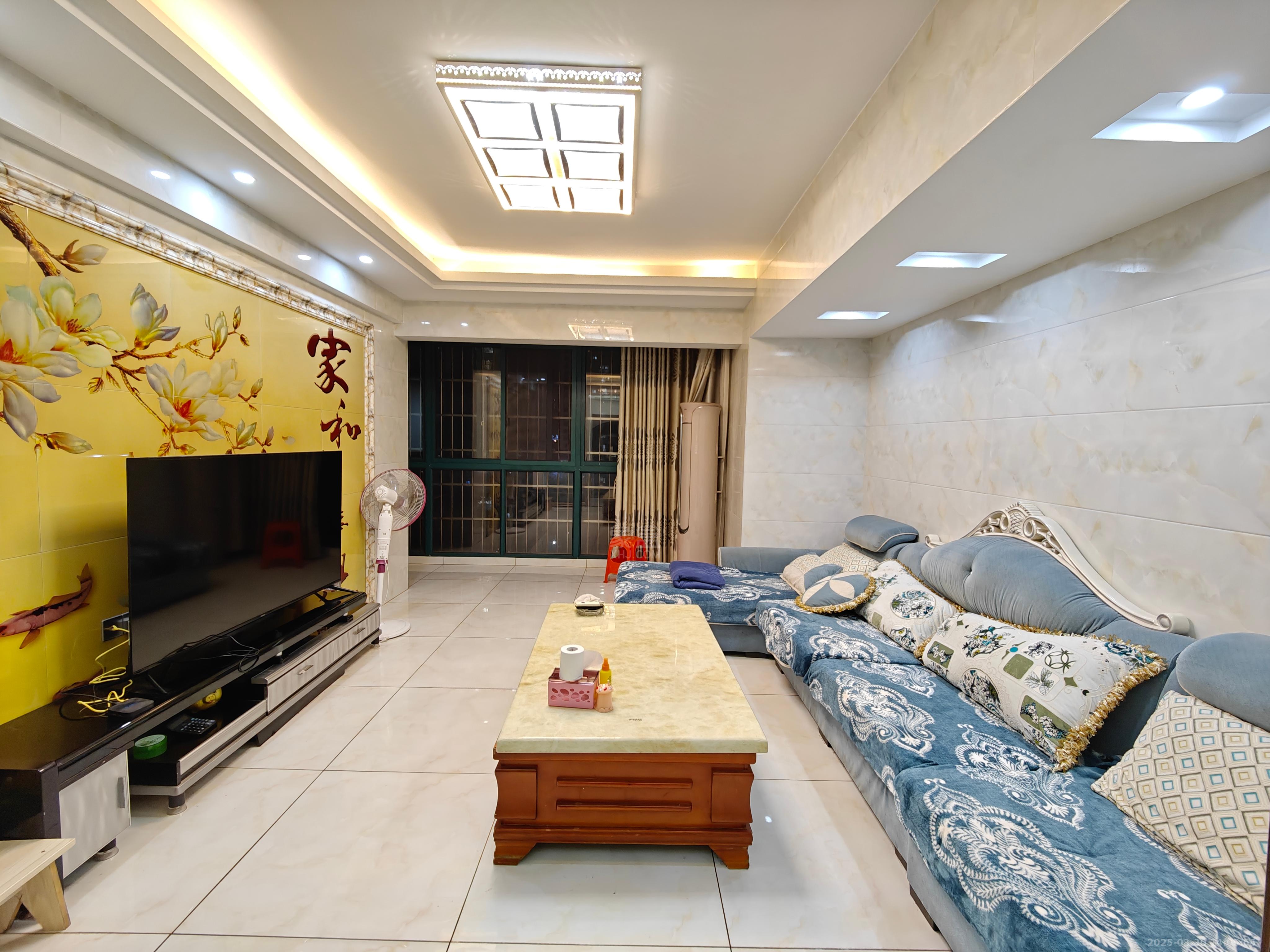 湖景名城  3室2厅2卫   2300.00元/月室内图