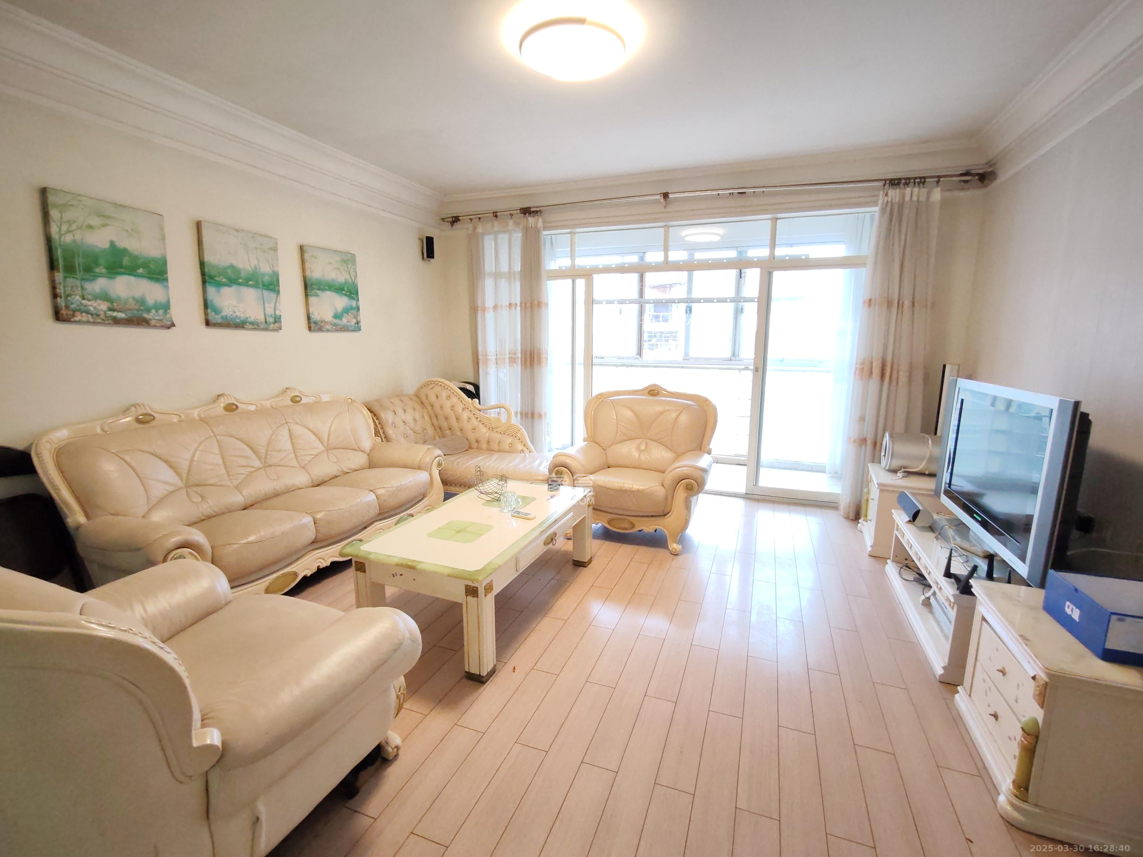 美林景园 4室2厅2卫 3500.0元/月 美林景园 4室2厅2卫 3500.0元/月室内图