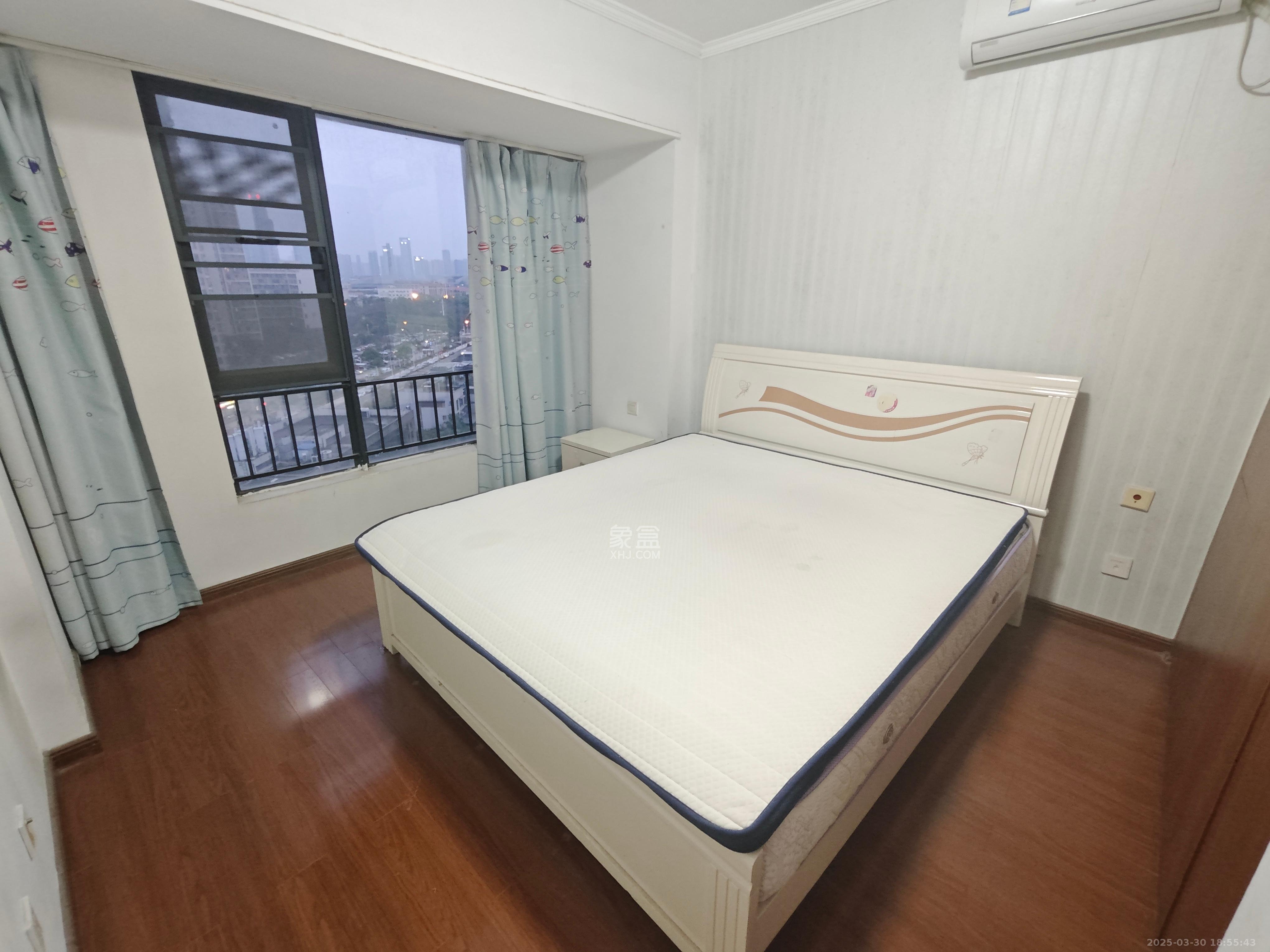 万科城  3室2厅1卫   2400.00元/月室内图