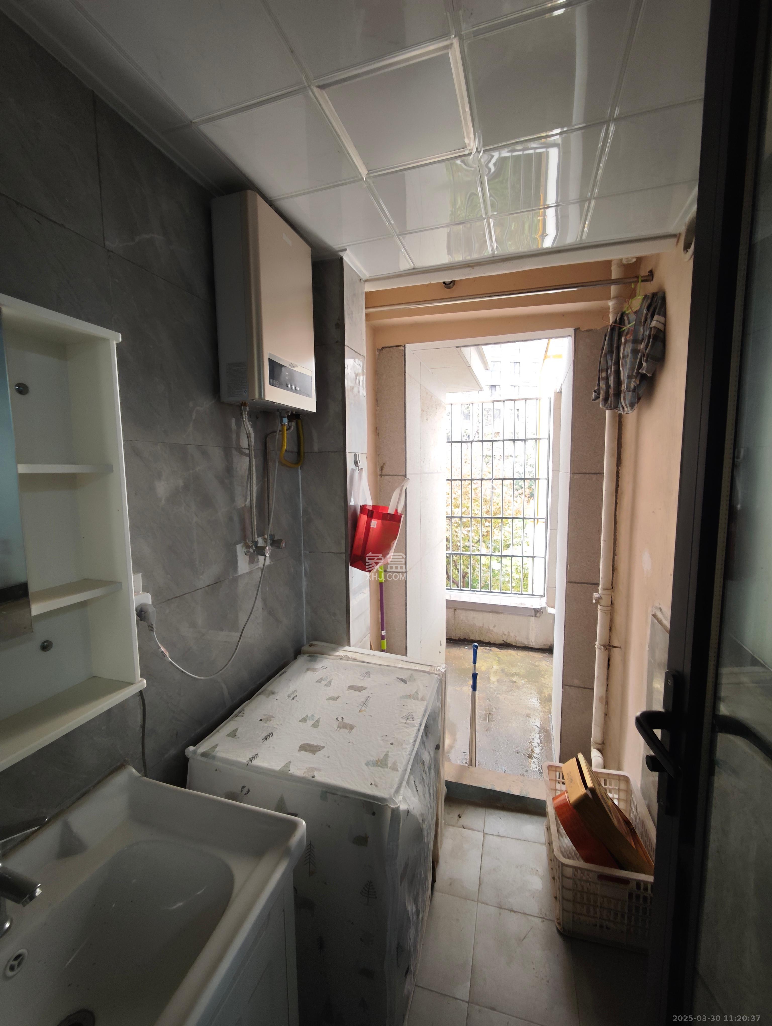 三一街区 2室2厅1卫 1500.0元/月 三一街区 2室2厅1卫 1500.0元/月室内图