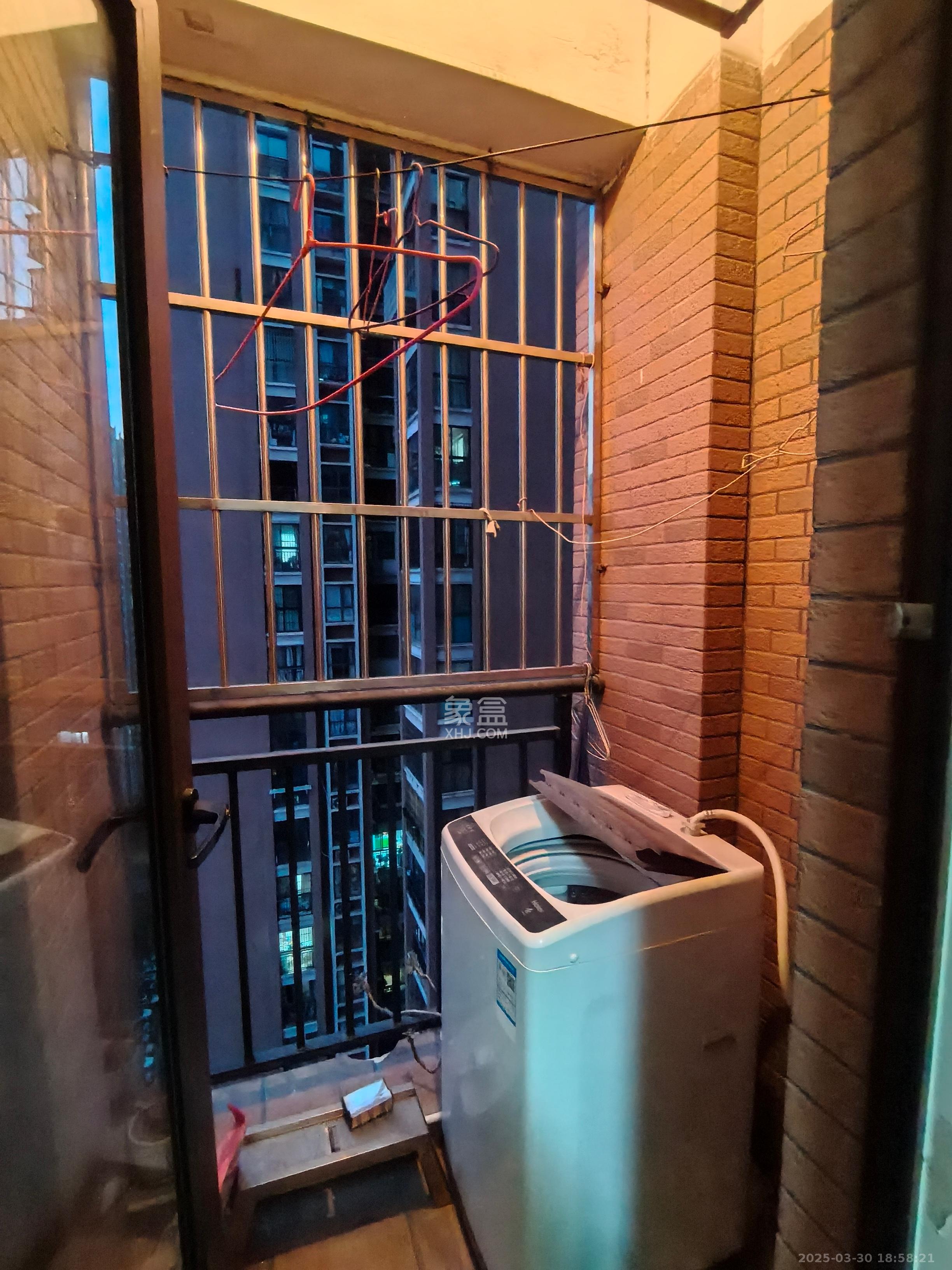 水岸世景  1室1厅1卫   1100.00元/月室内图