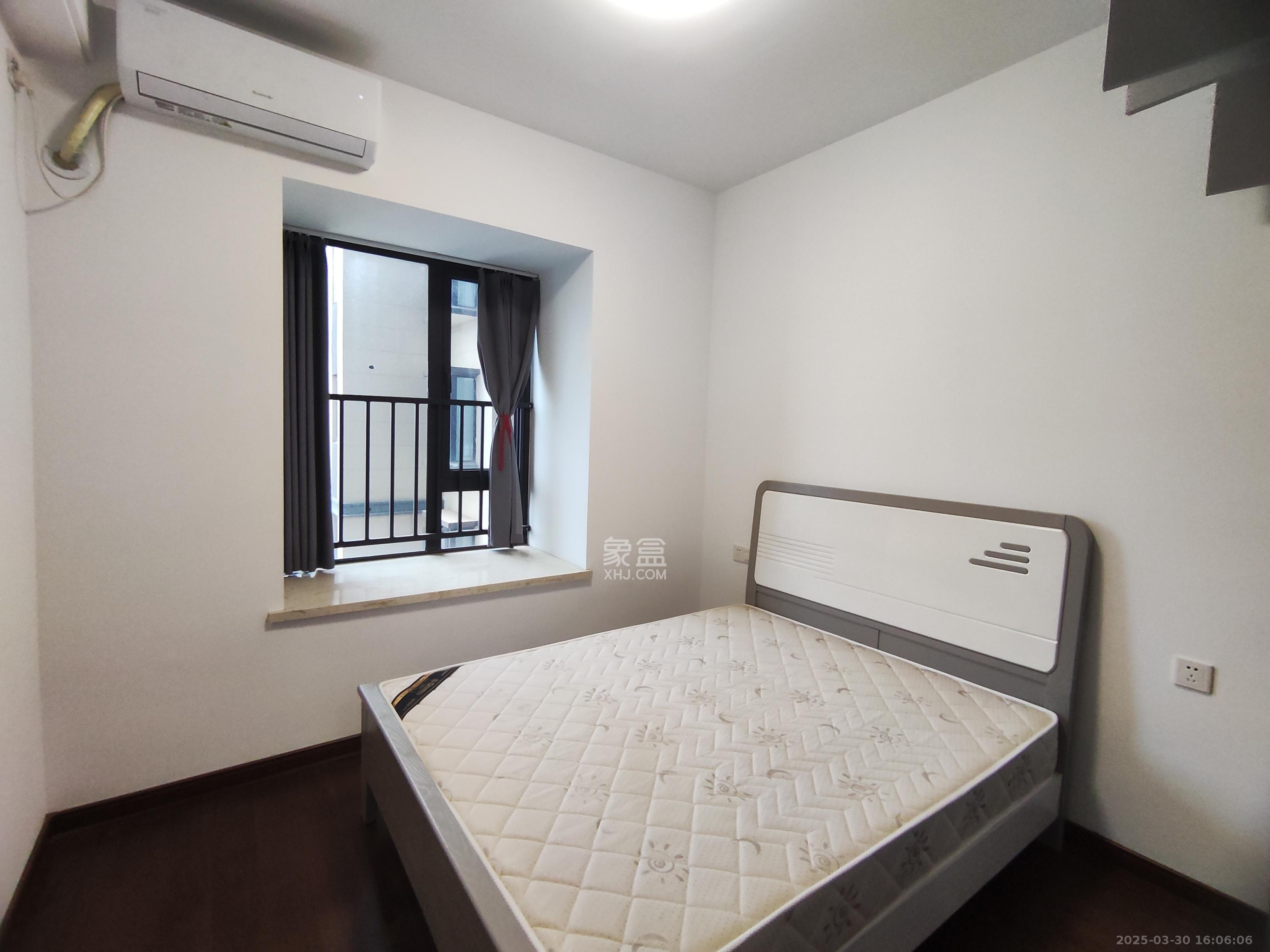 万润滨江天著  4室2厅2卫   3100.00元/月室内图