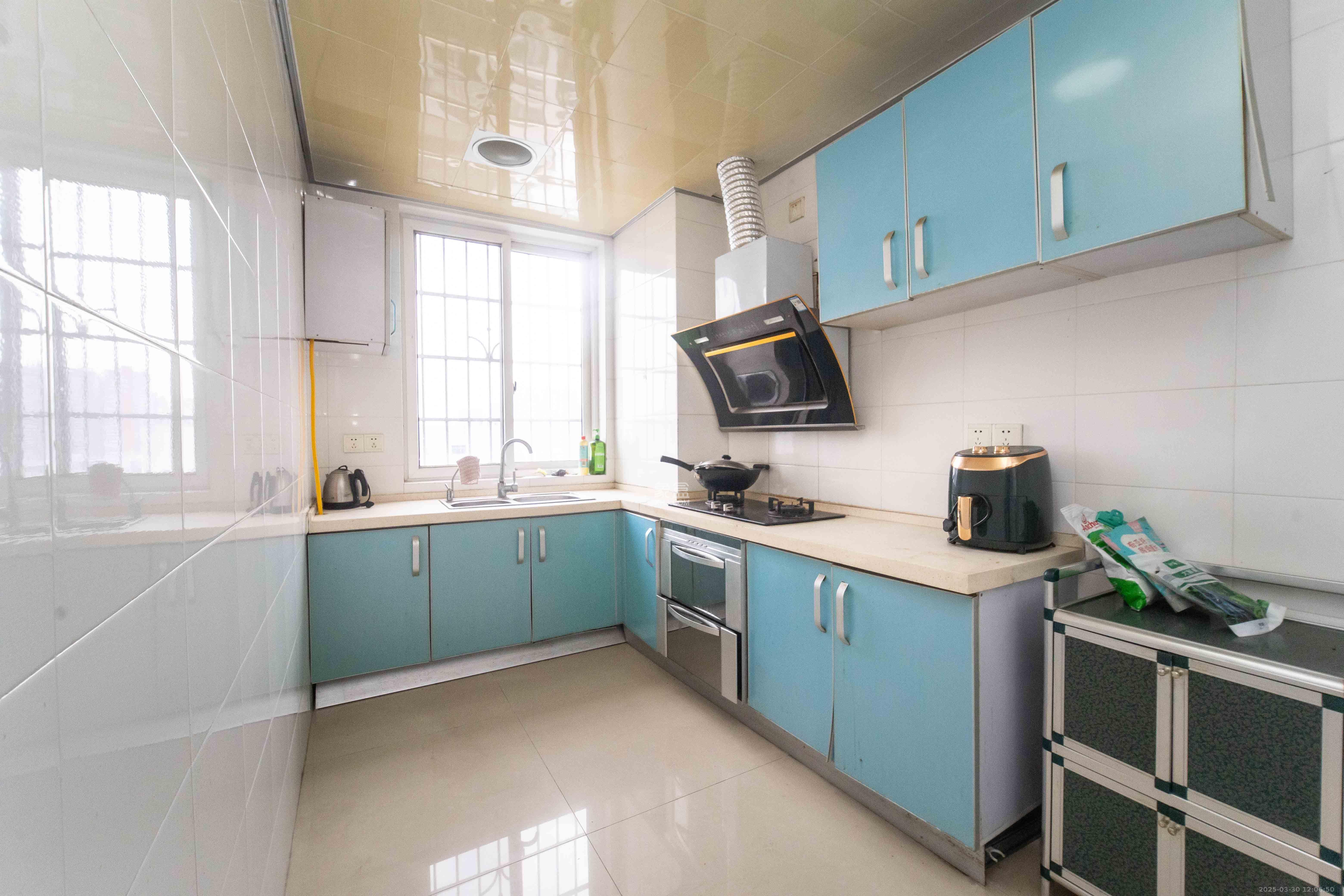 丽景新贵 2室2厅1卫 2300.0元/月 丽景新贵 2室2厅1卫 2300.0元/月室内图