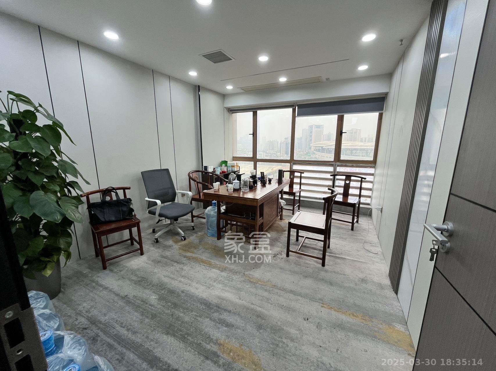 嘉盛国际广场  5室1厅1卫    18000.0元/月 嘉盛国际广场  5室1厅1卫    18000.0元/月室内图