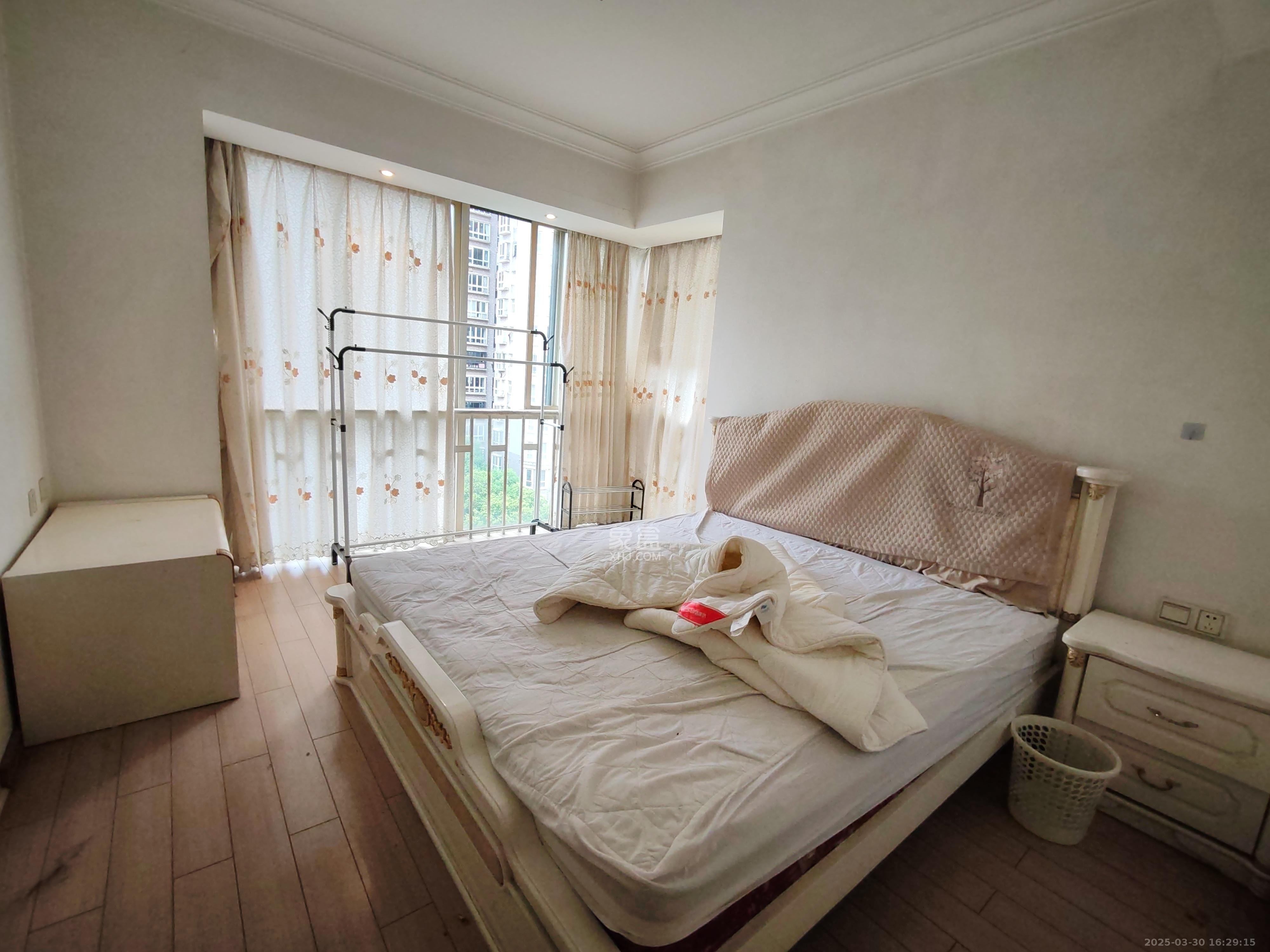 美林景园 4室2厅2卫 3500.0元/月 美林景园 4室2厅2卫 3500.0元/月室内图