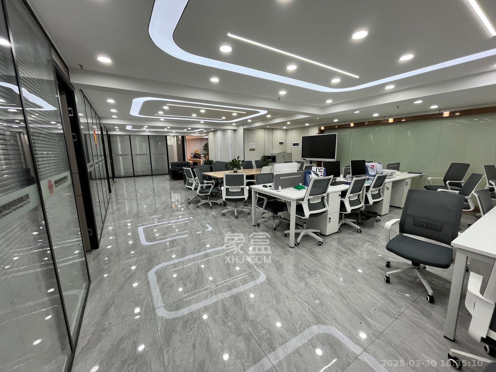 嘉盛国际广场  5室1厅1卫    18000.0元/月 嘉盛国际广场  5室1厅1卫    18000.0元/月室内图