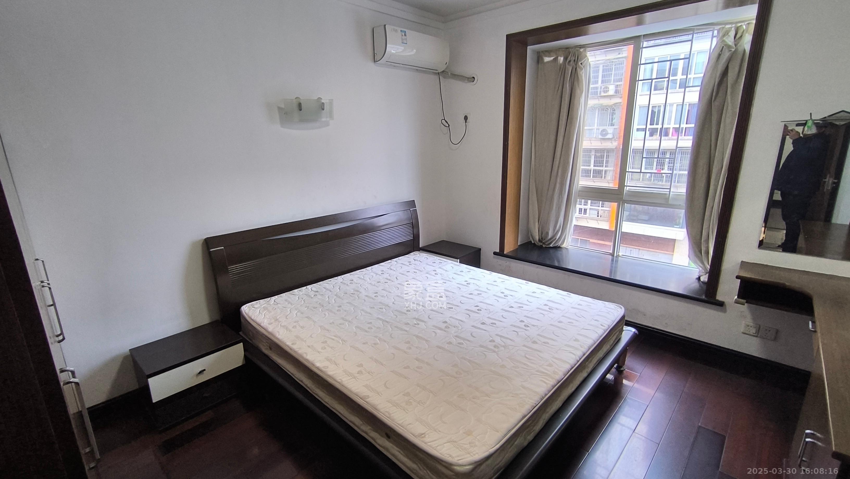 翡翠林居  3室2廳2衛(wèi)   1800.00元/月室內(nèi)圖