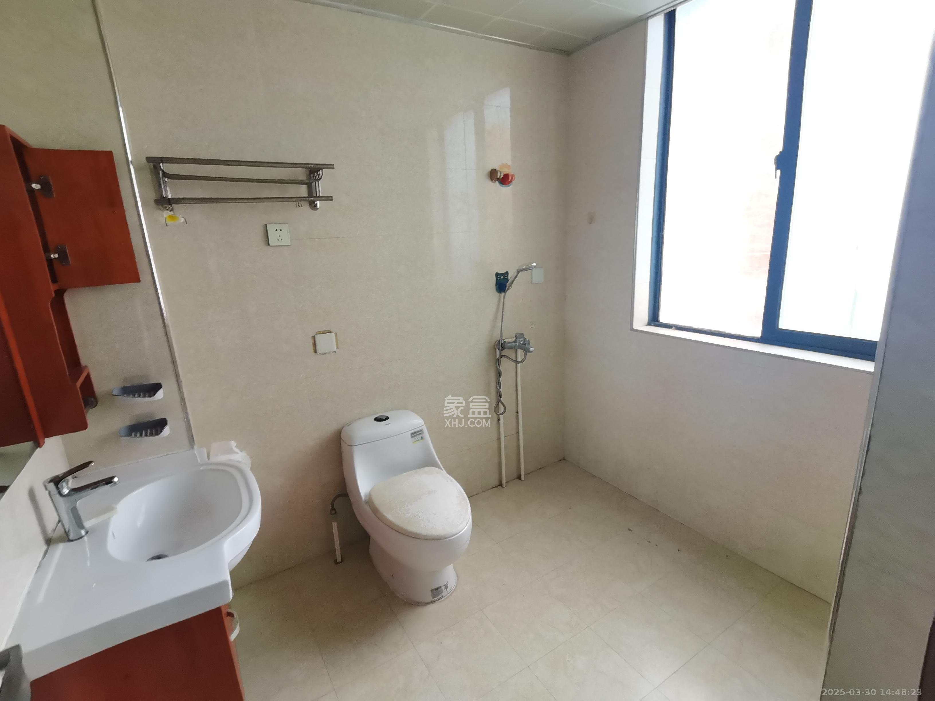 湘江世纪城映江苑 3室2厅2卫 2300.0元/月 湘江世纪城映江苑 3室2厅2卫 2300.0元/月室内图