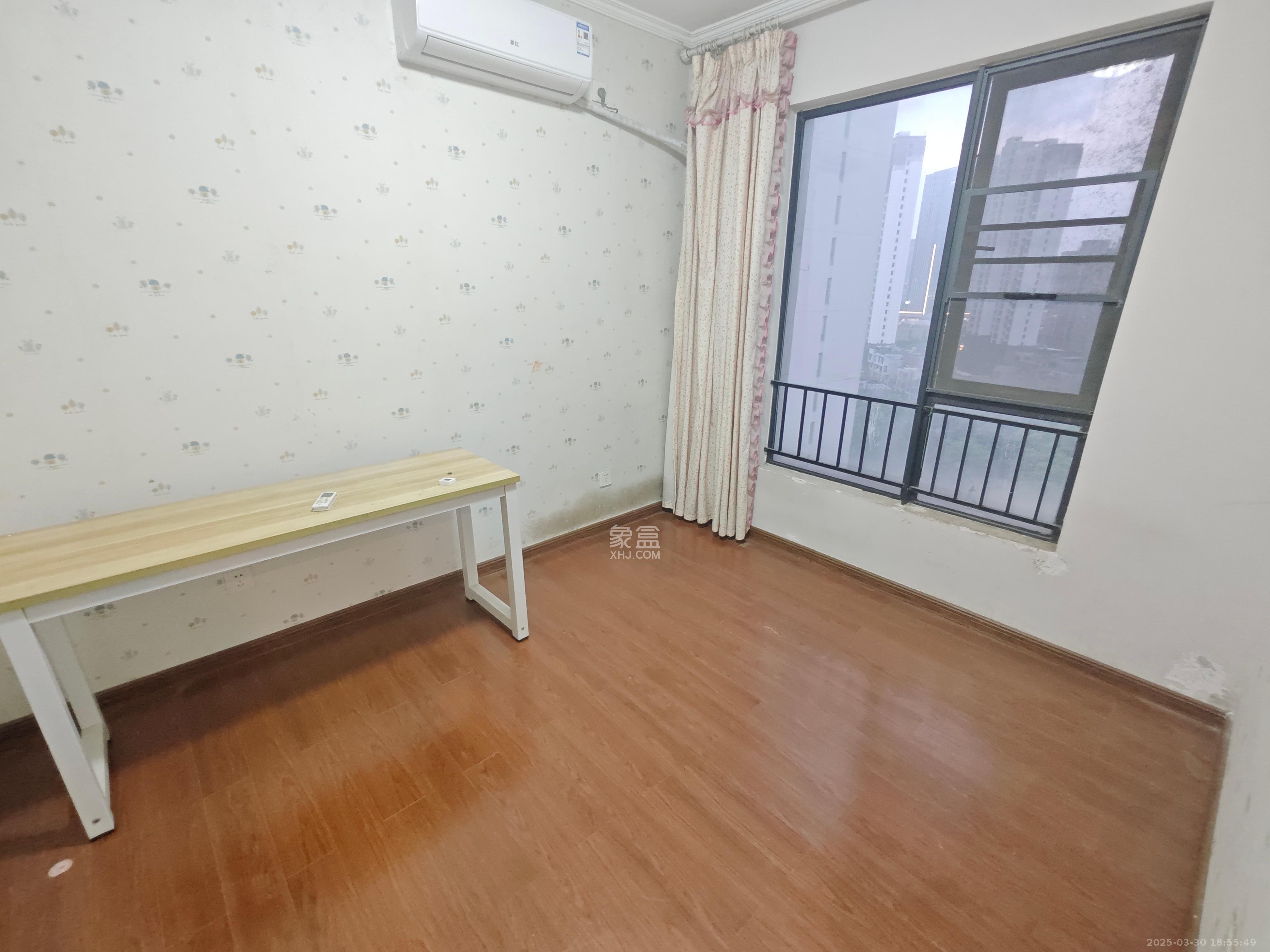 万科城  3室2厅1卫   2400.00元/月室内图