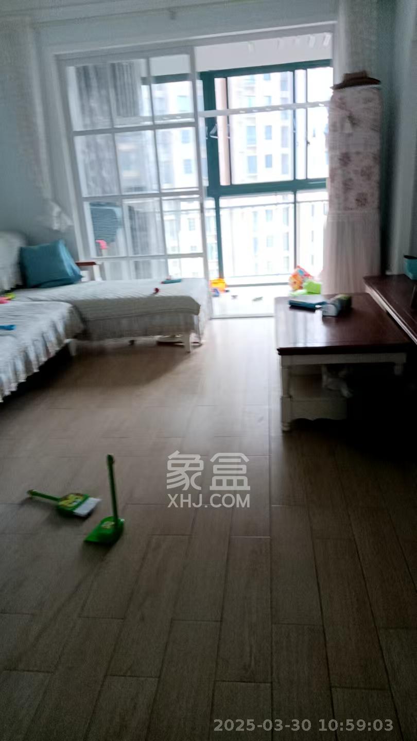 洋湖时代  3室2厅1卫   2200.00元/月室内图