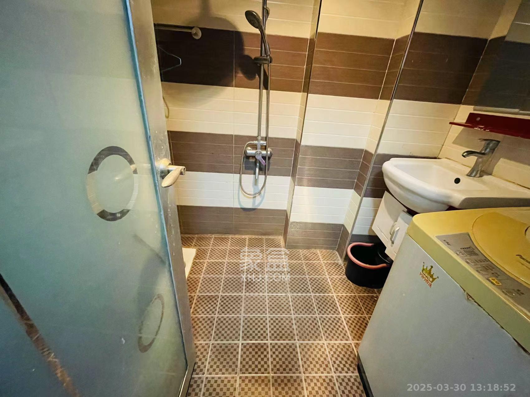 保利麓谷林语I区 1室1厅1卫 1300.0元/月 保利麓谷林语I区 1室1厅1卫 1300.0元/月室内图