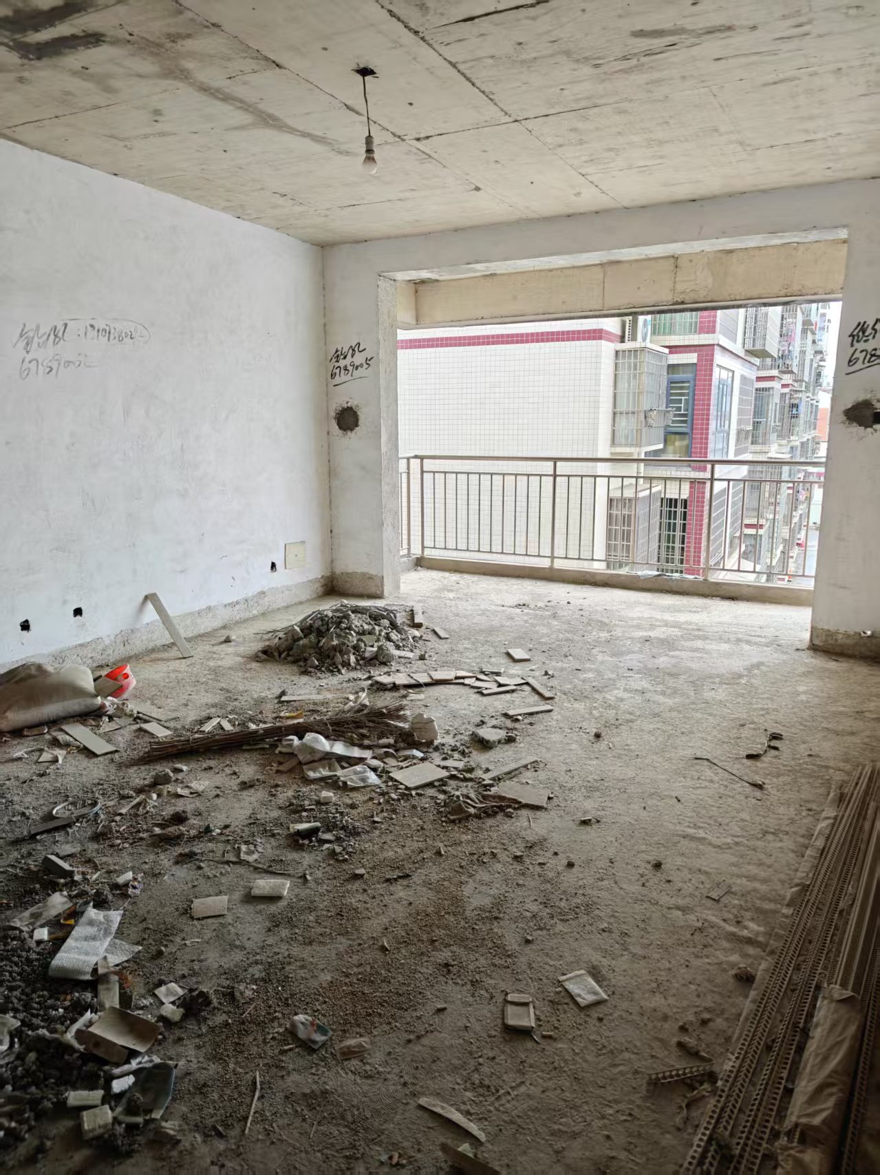 双星嘉园 3室2厅2卫 49.8万 双星嘉园 3室2厅2卫 49.8万客厅